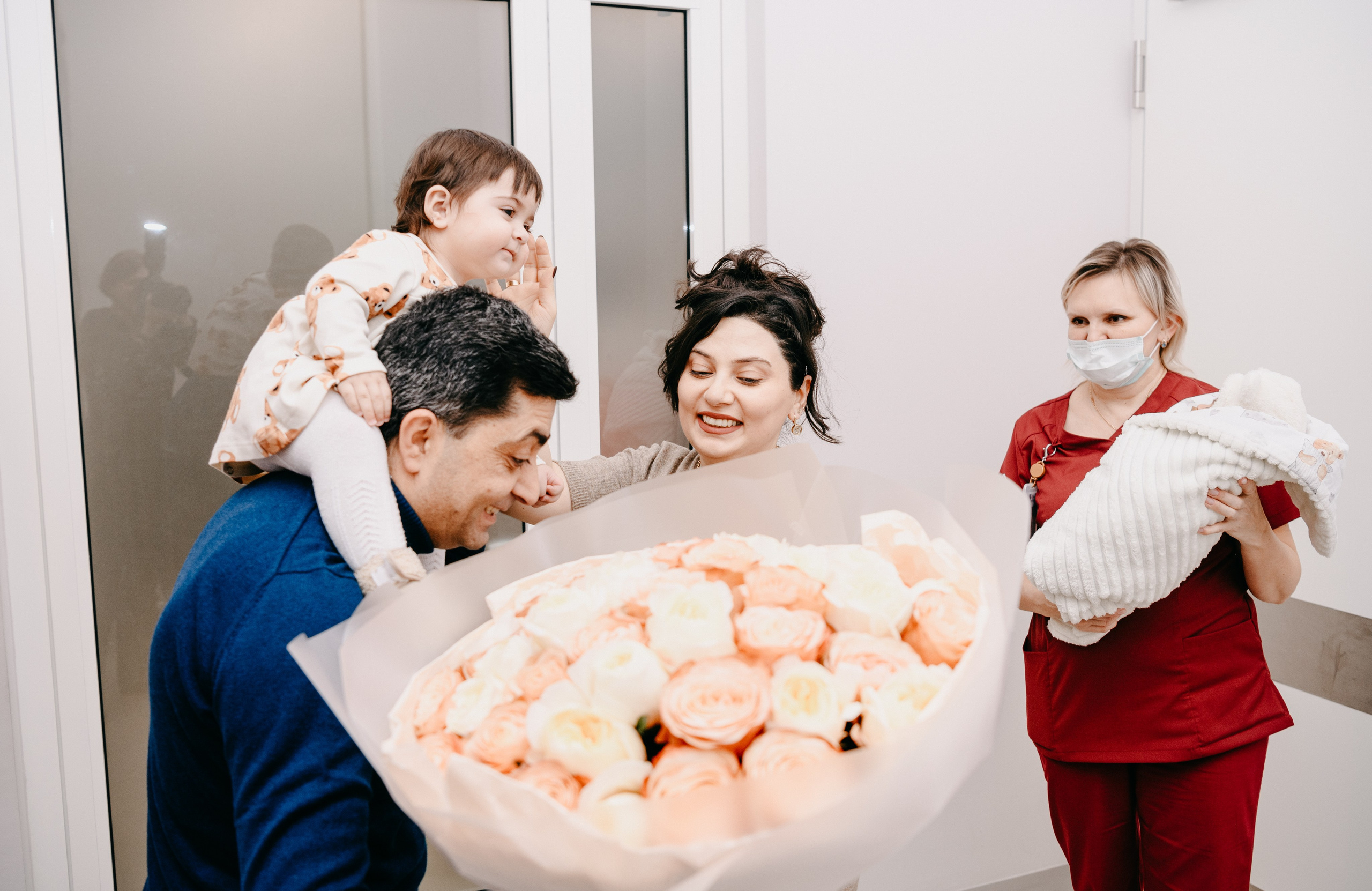 Выписка Микаэллы. 4 роддом. Фотограф на выписку из роддома в Москве и МО