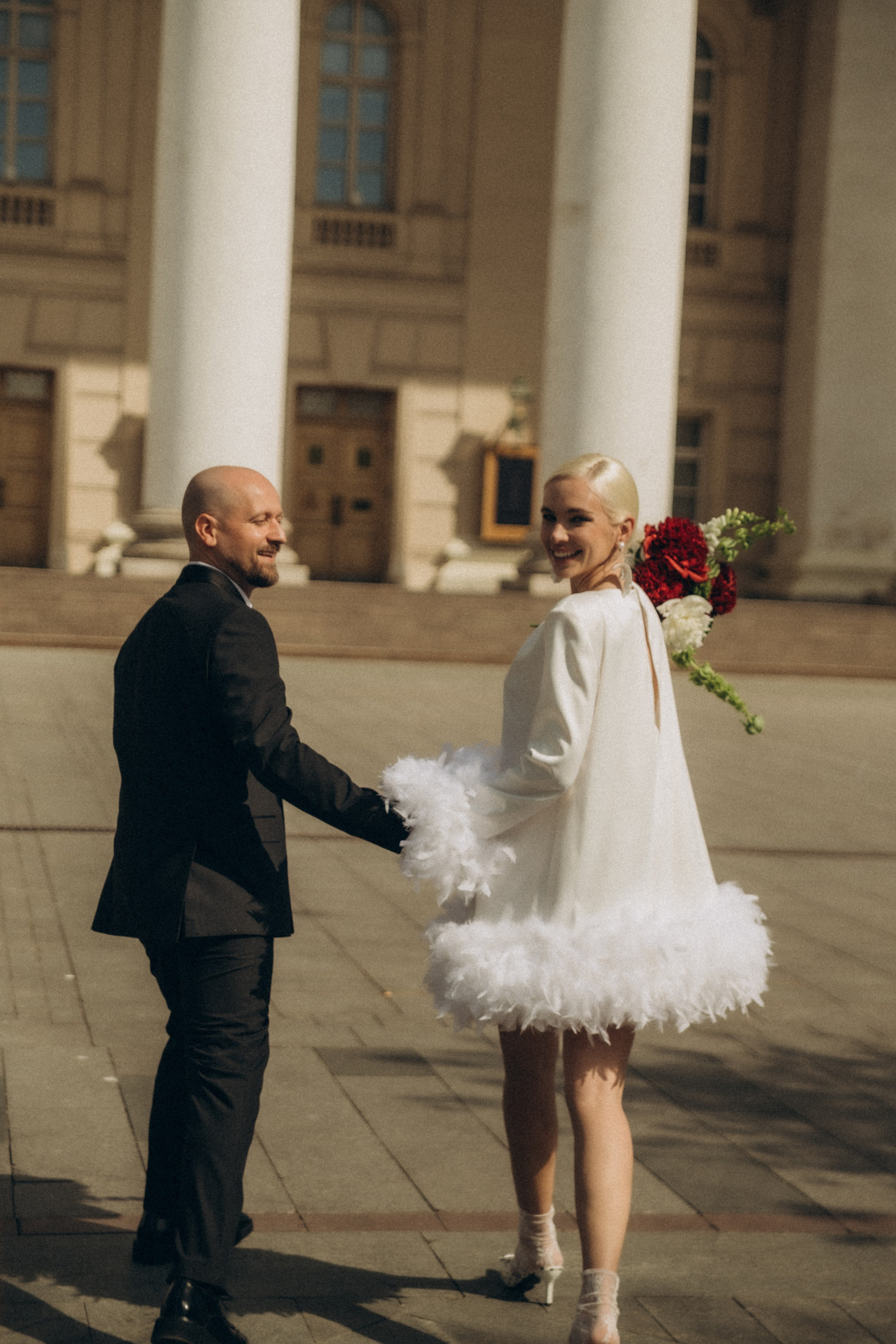 Прогулка у Большого театра. Гаврилова Настя семейный фотограф lifestyle в Москве