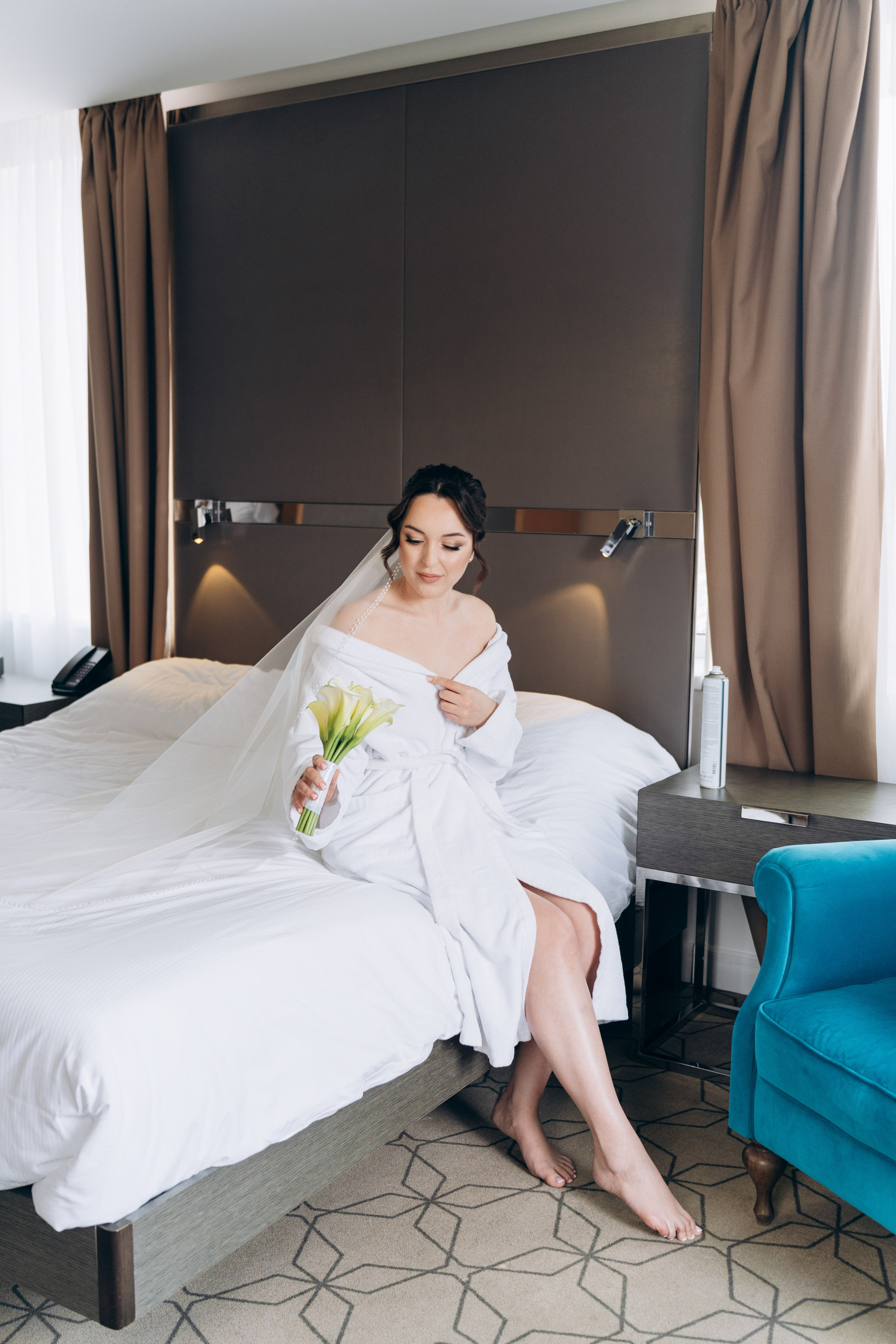 фотограф на свадьбу Казань, свадебная фотосессия, сбор невесты в отеле, платье со шлейфом