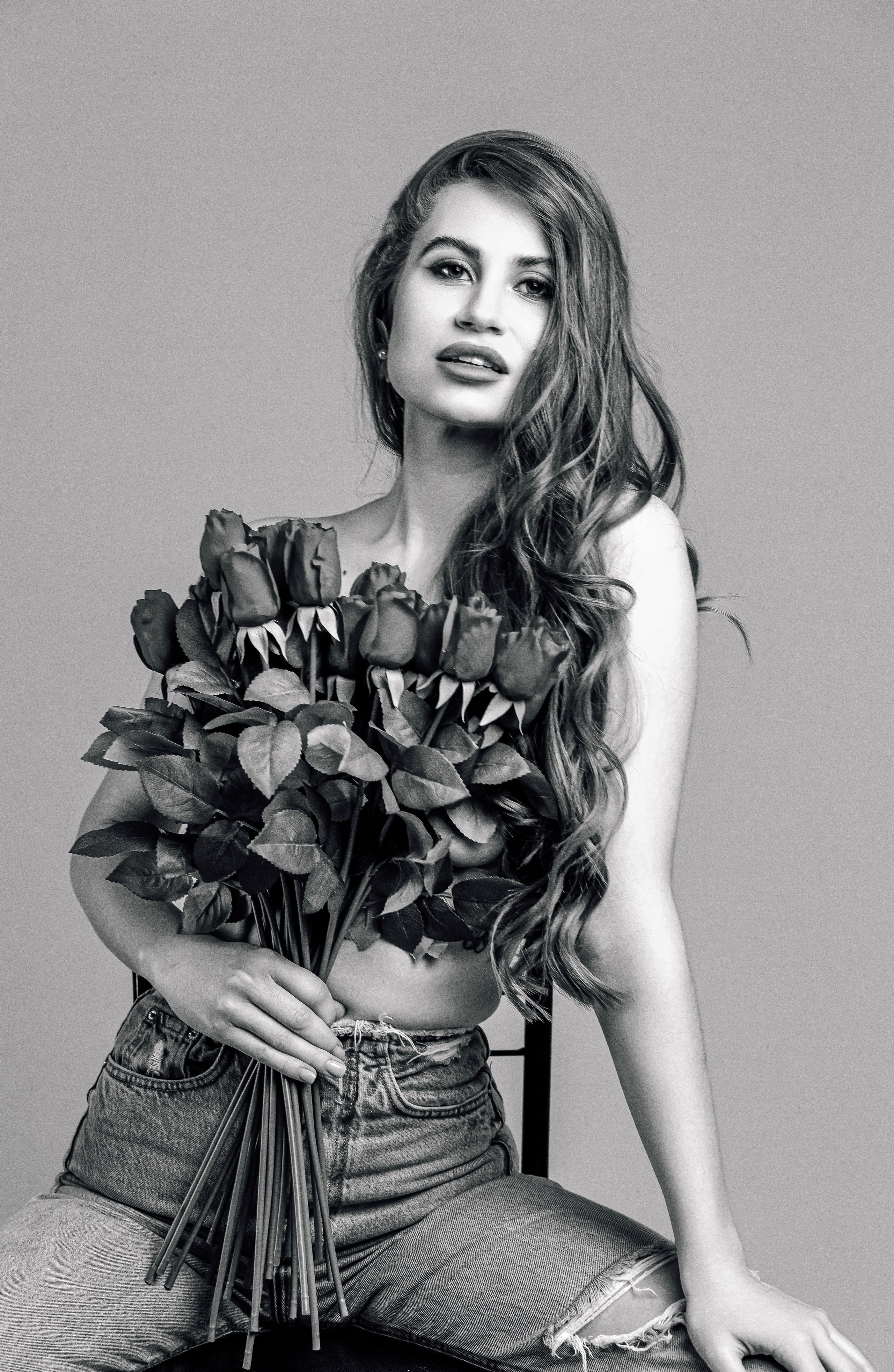 Синие джинсы — белые тюльпаны. Вера Соколова фотограф Воронеж