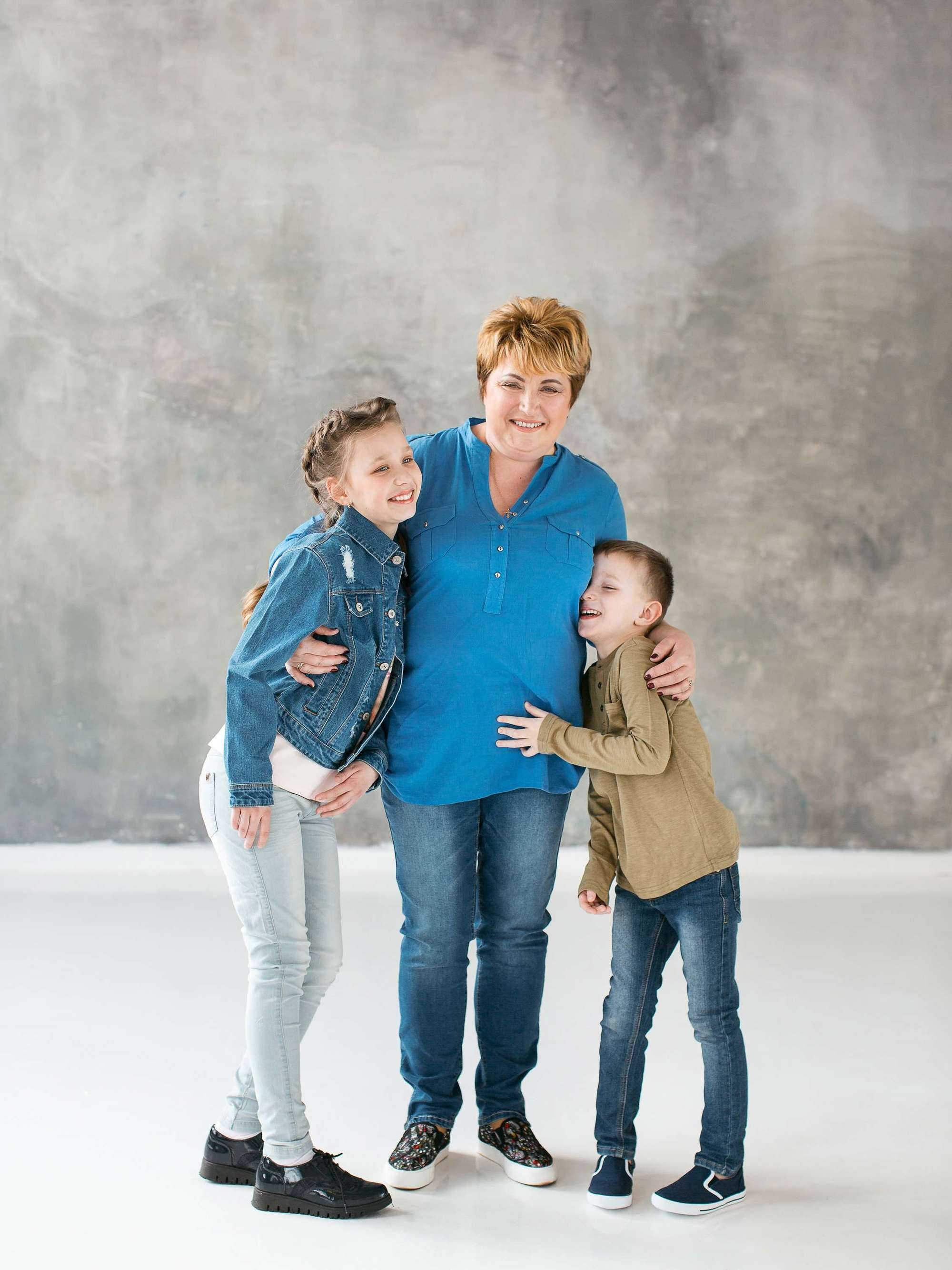 Фотосессия большой семьи в студии