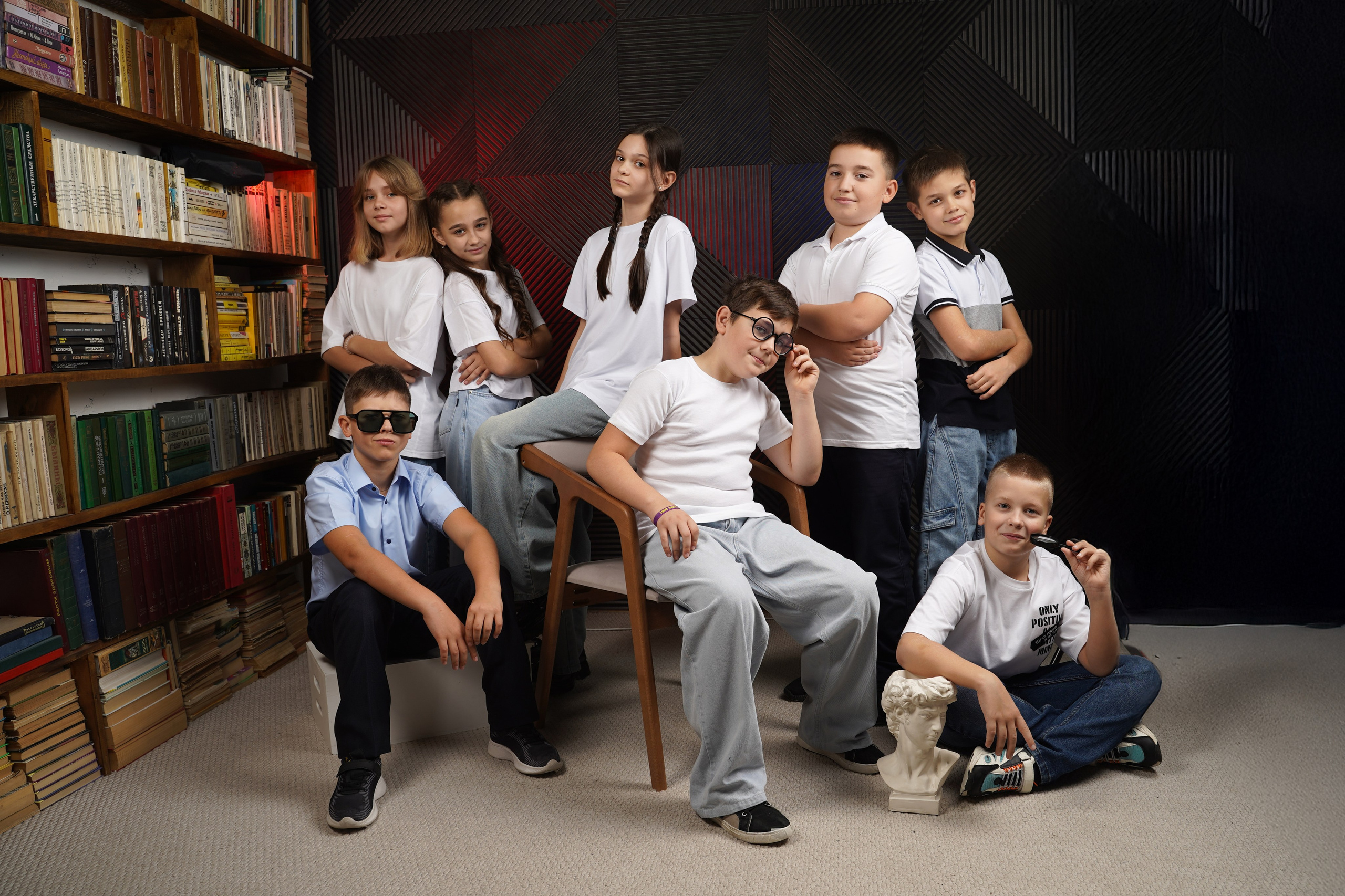 Выпускные альбомы для младших классов в Красноярске от AlbomKras 📚👶. AlbomKras -выпускные альбомы Красноярска с авторским дизайном и качественной фотосъемкой! ⭐⭐⭐⭐⭐ 5.0