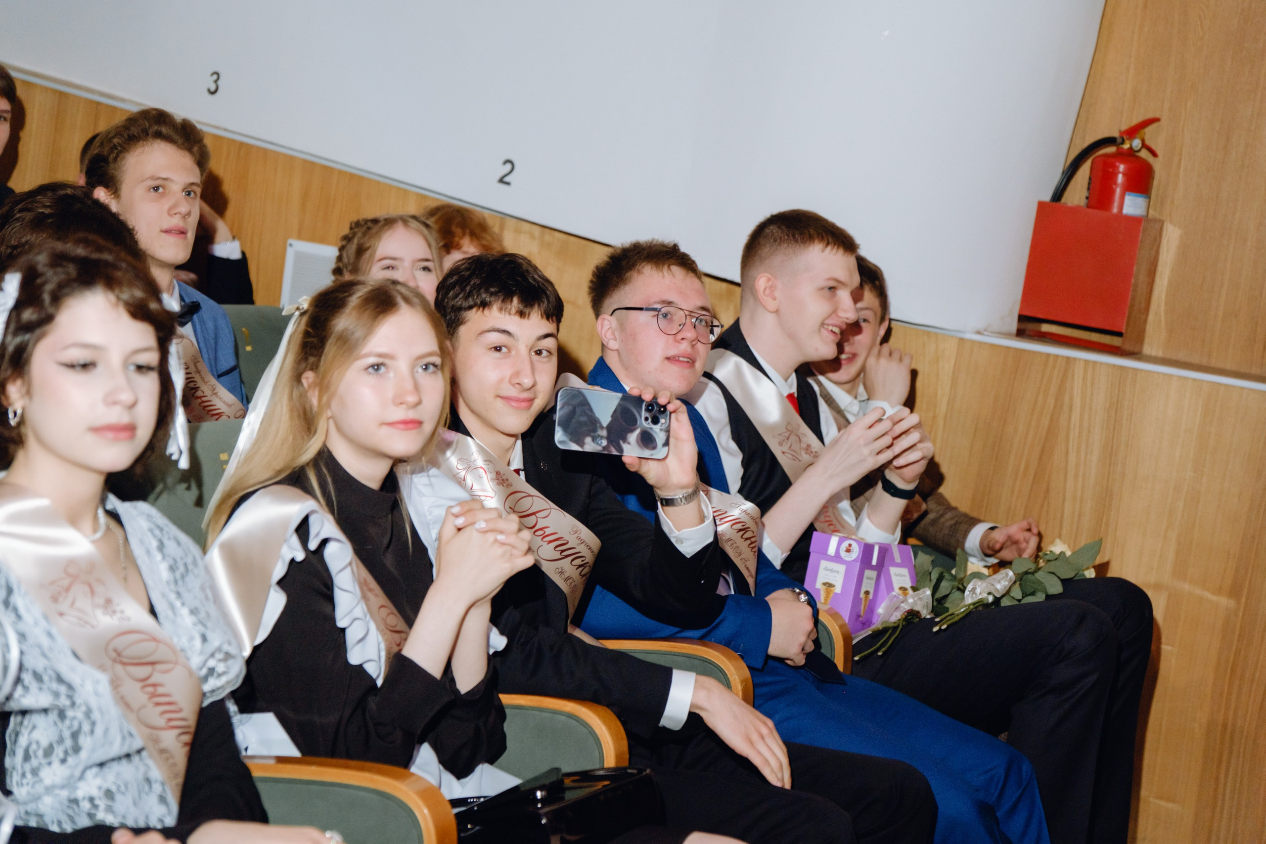 Последний звонок 11 класс. Фотограф Софья Володкина