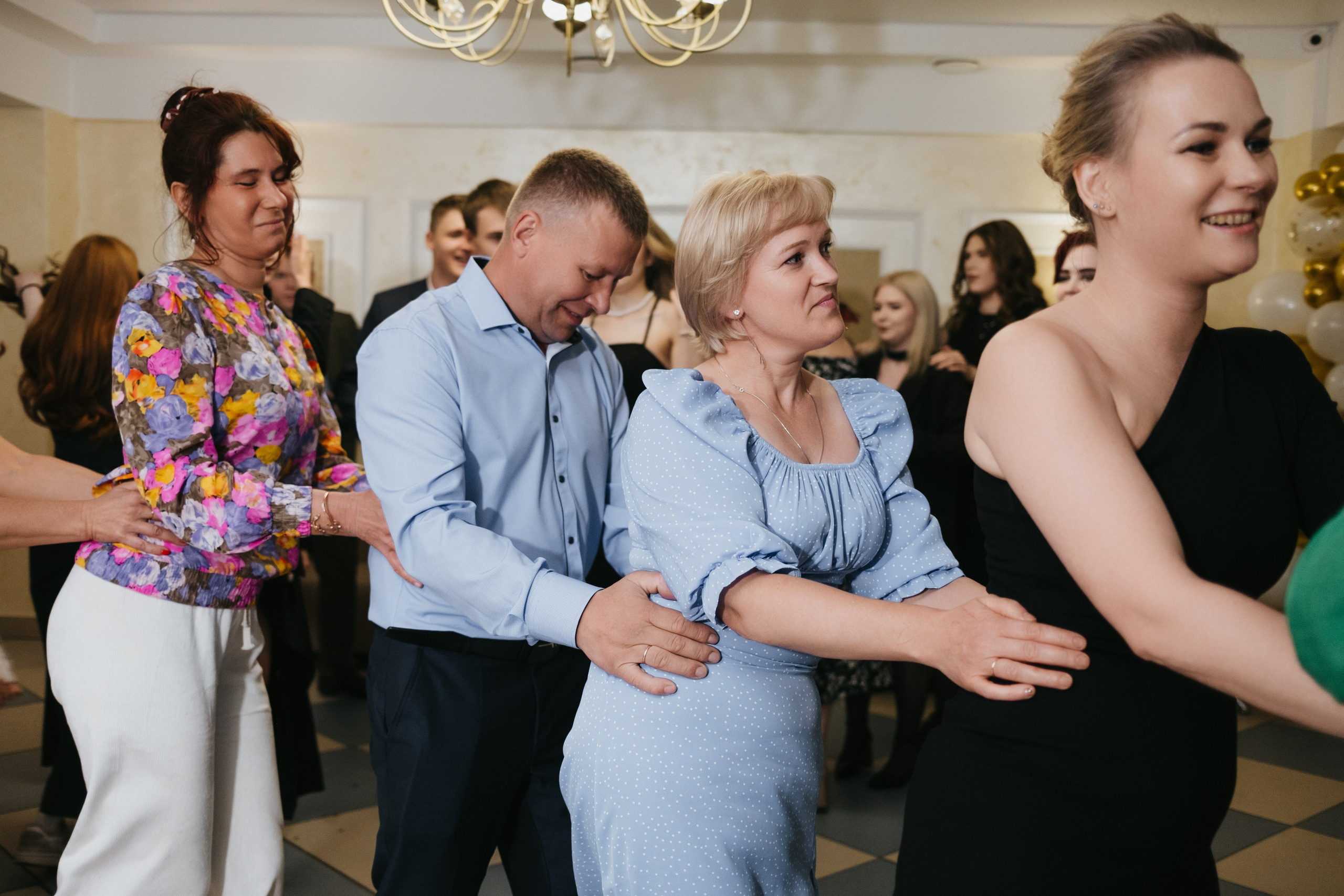 Выпускной 11 класс школы № 30. Свадебный и репортажной фотограф Денис Ожигин в Краснодаре и Краснодарском крае