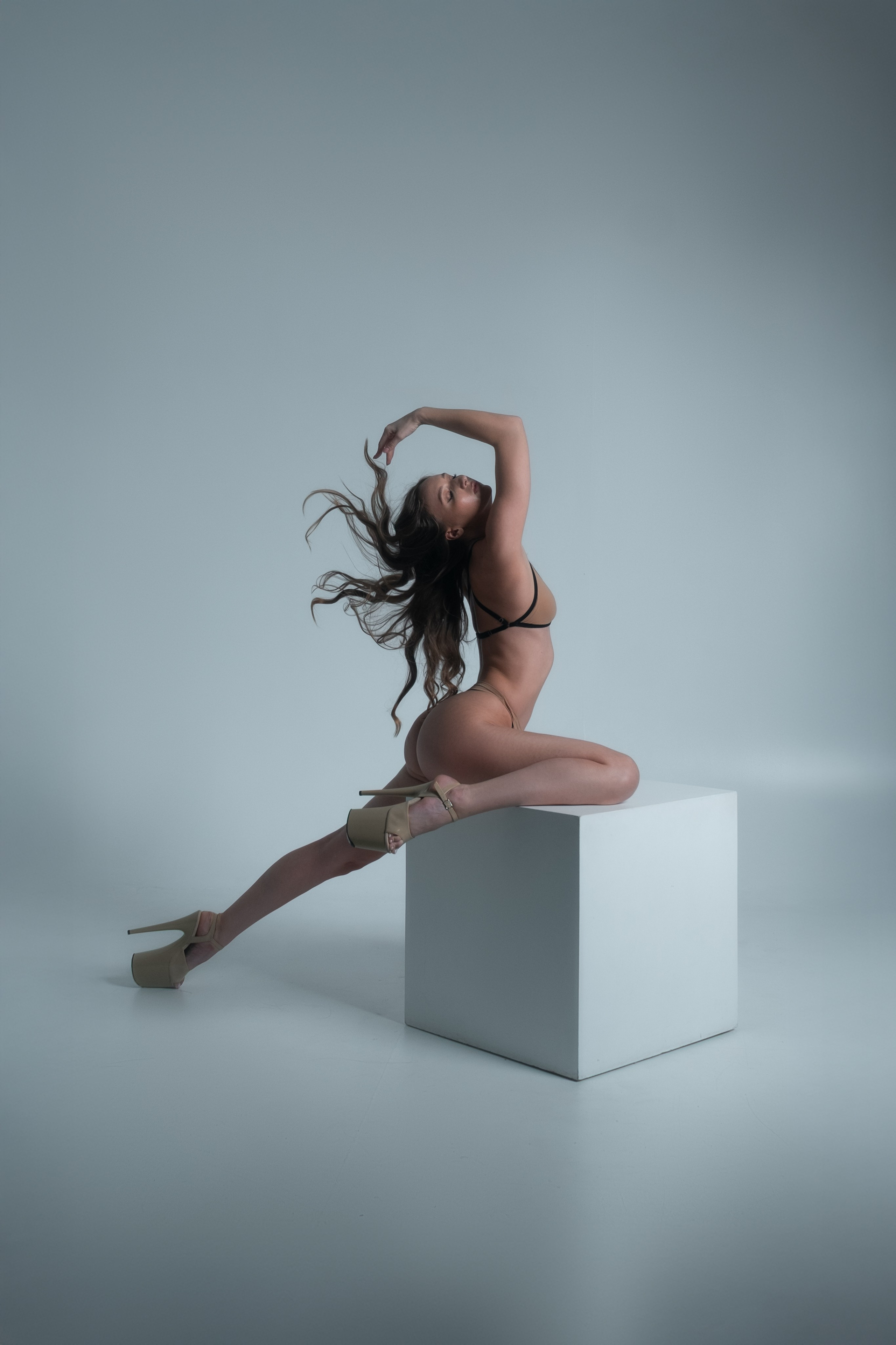 Ксюша на кубе. Фотограф Коробова Екатерина