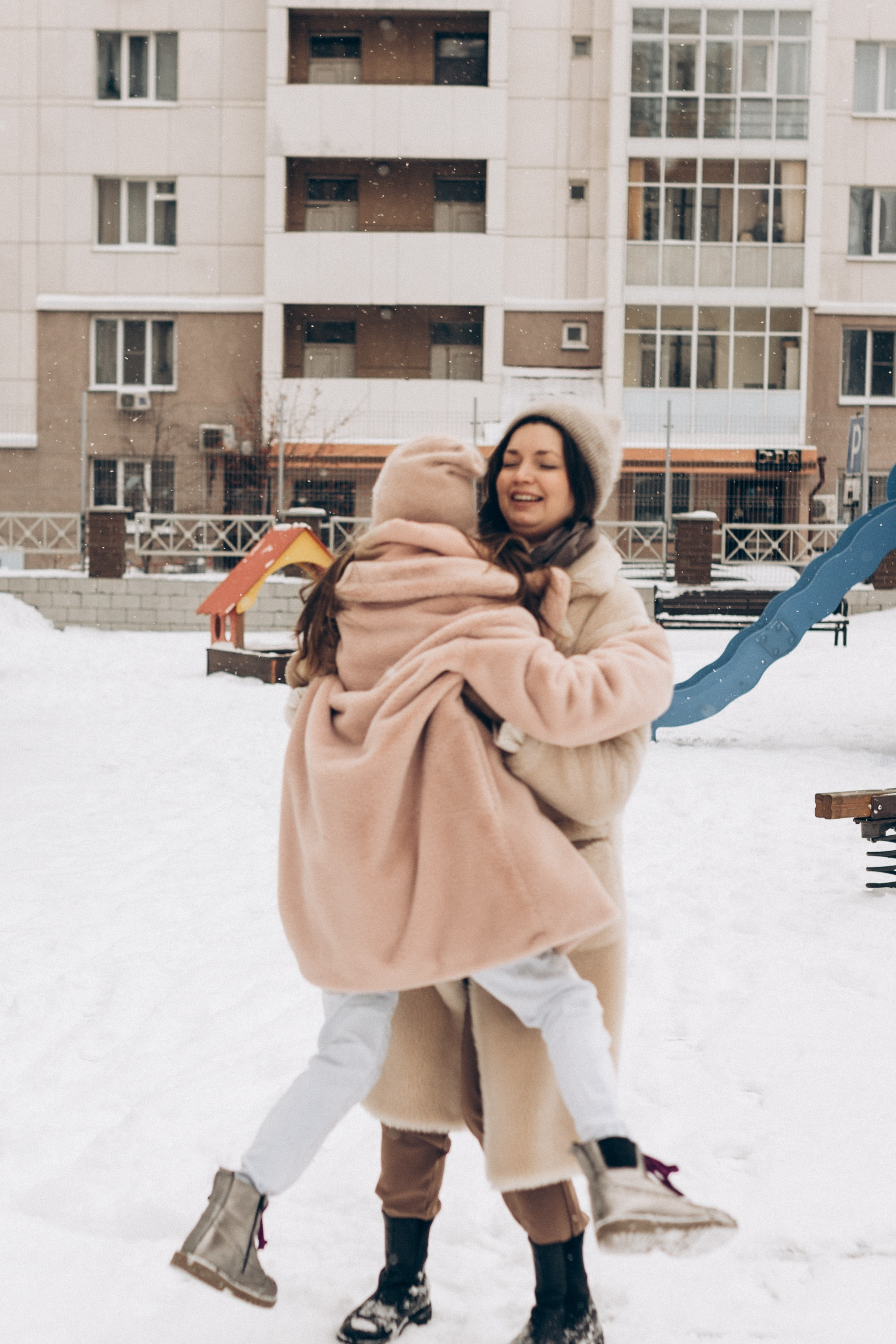 Прогулка в городе. Семейный фотограф lifestyle в Новосибирске Елена Шпилевая