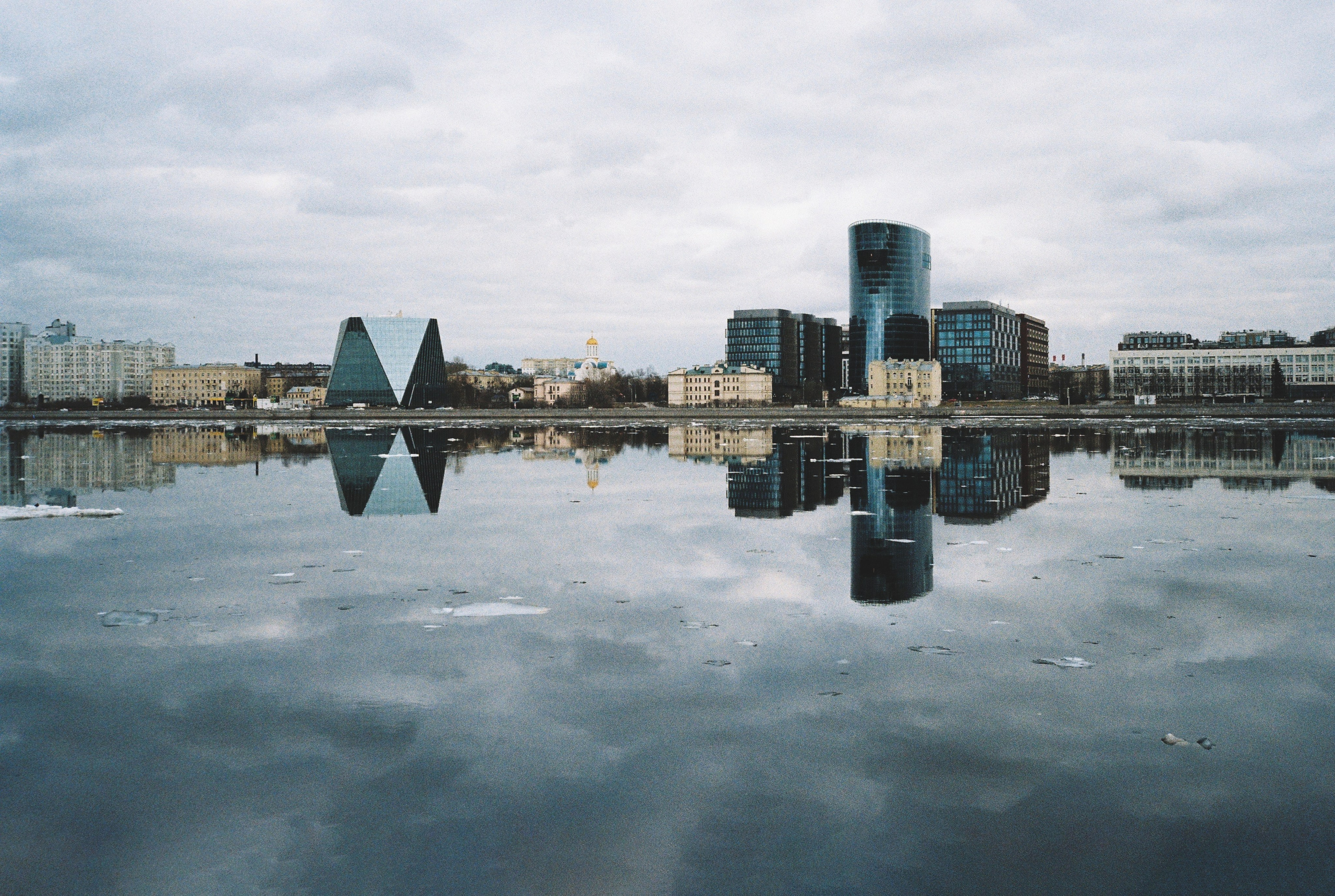 Фотографии цветные. Свадебный и семейный пленочный фотограф в Петербурге Истомина Ирина