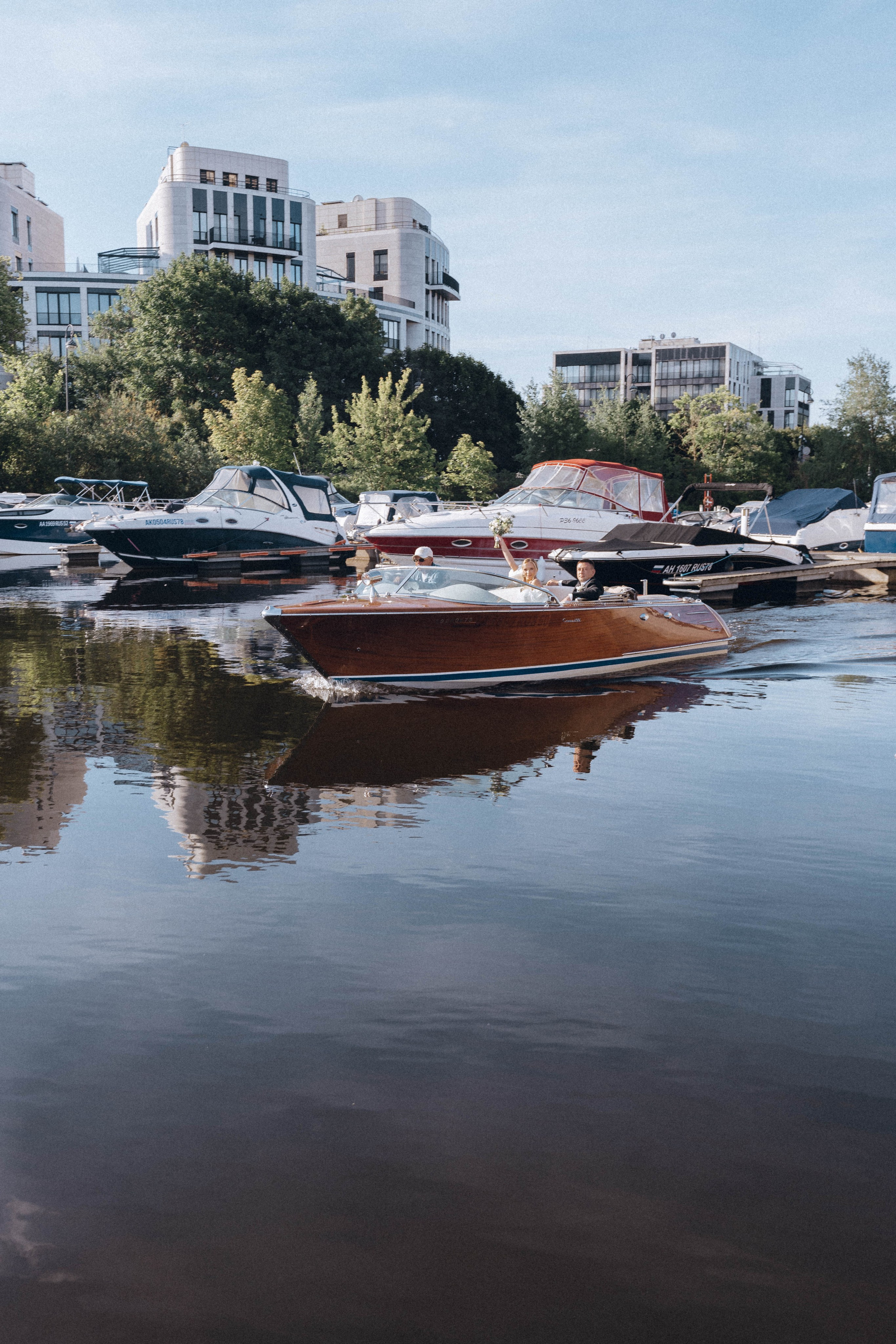 СВАДЕНБНАЯ СЬЕМКА НА КАТЕРЕ ПО КАНАЛАМ САНКТ-ПЕТЕРБУРГА И В АКВАТОРИИ НЕВЫ. Профессиональный фотограф, Санкт-Петербург — Виктория Богомолова