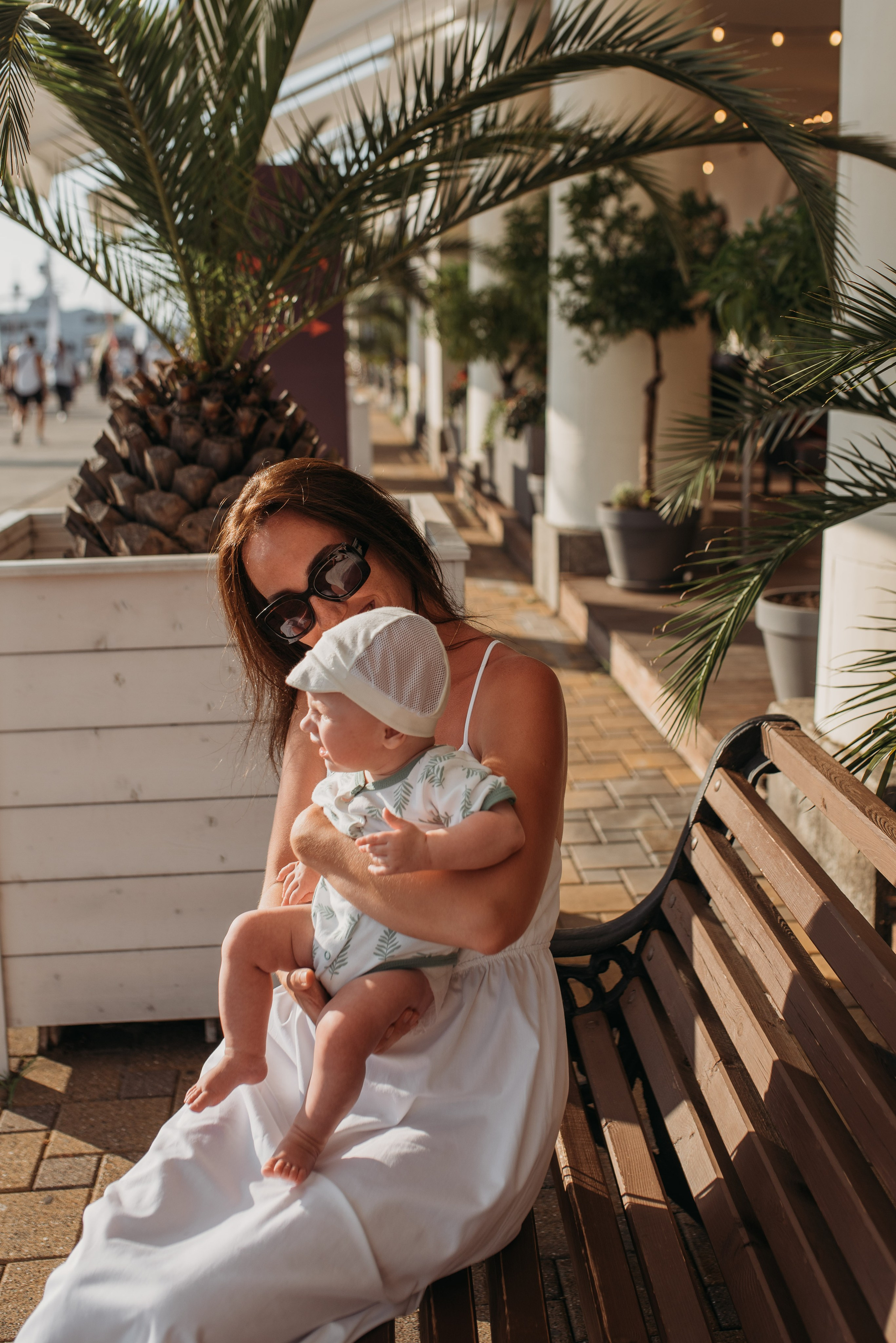 Семейная фотосессия в центре Сочи морпорт. Фотограф в Сочи — Маргарита Поганова