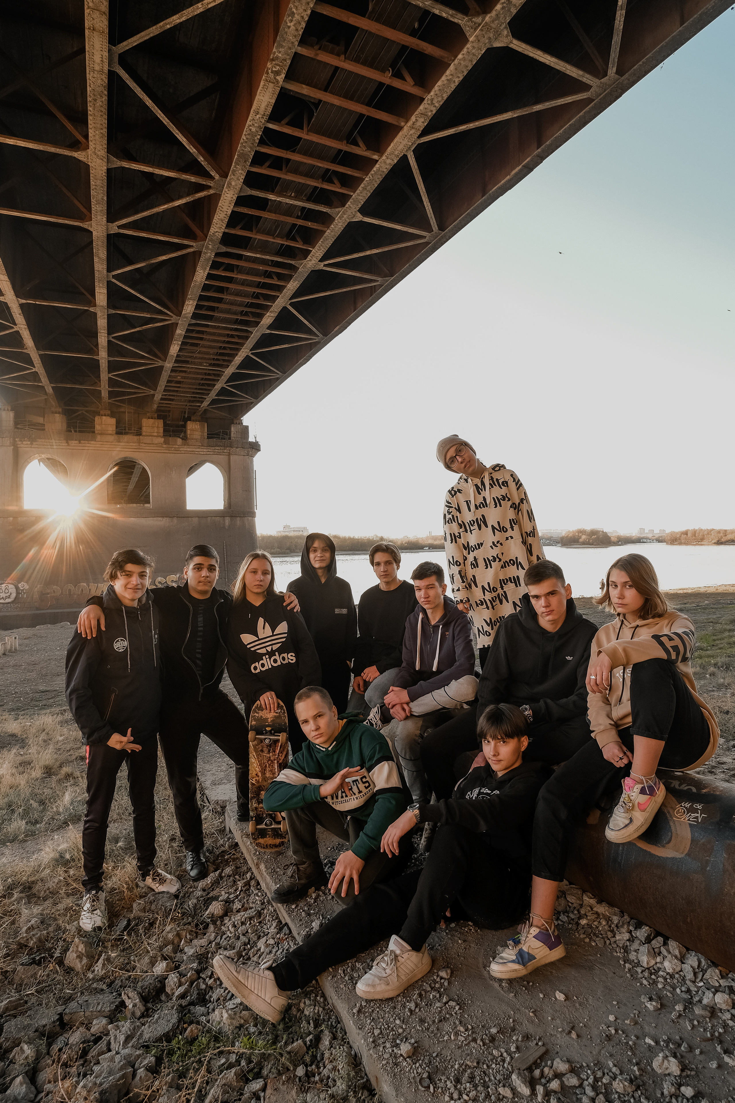 салон выпускных платьев омск, костюм на выпускной, брючный костюм на выпускной, костюмы на выпускной мужские