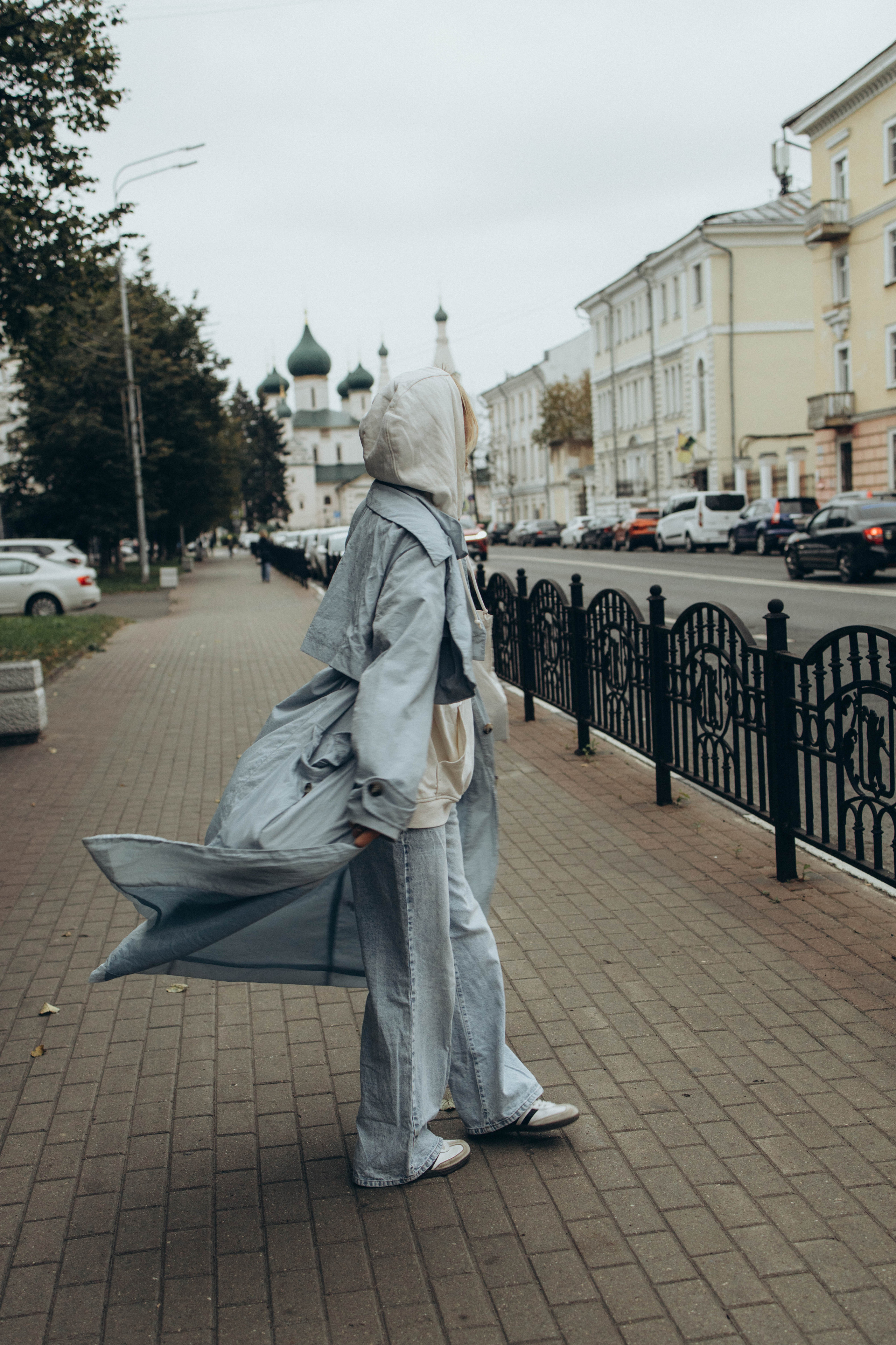 Фото девушки в движении