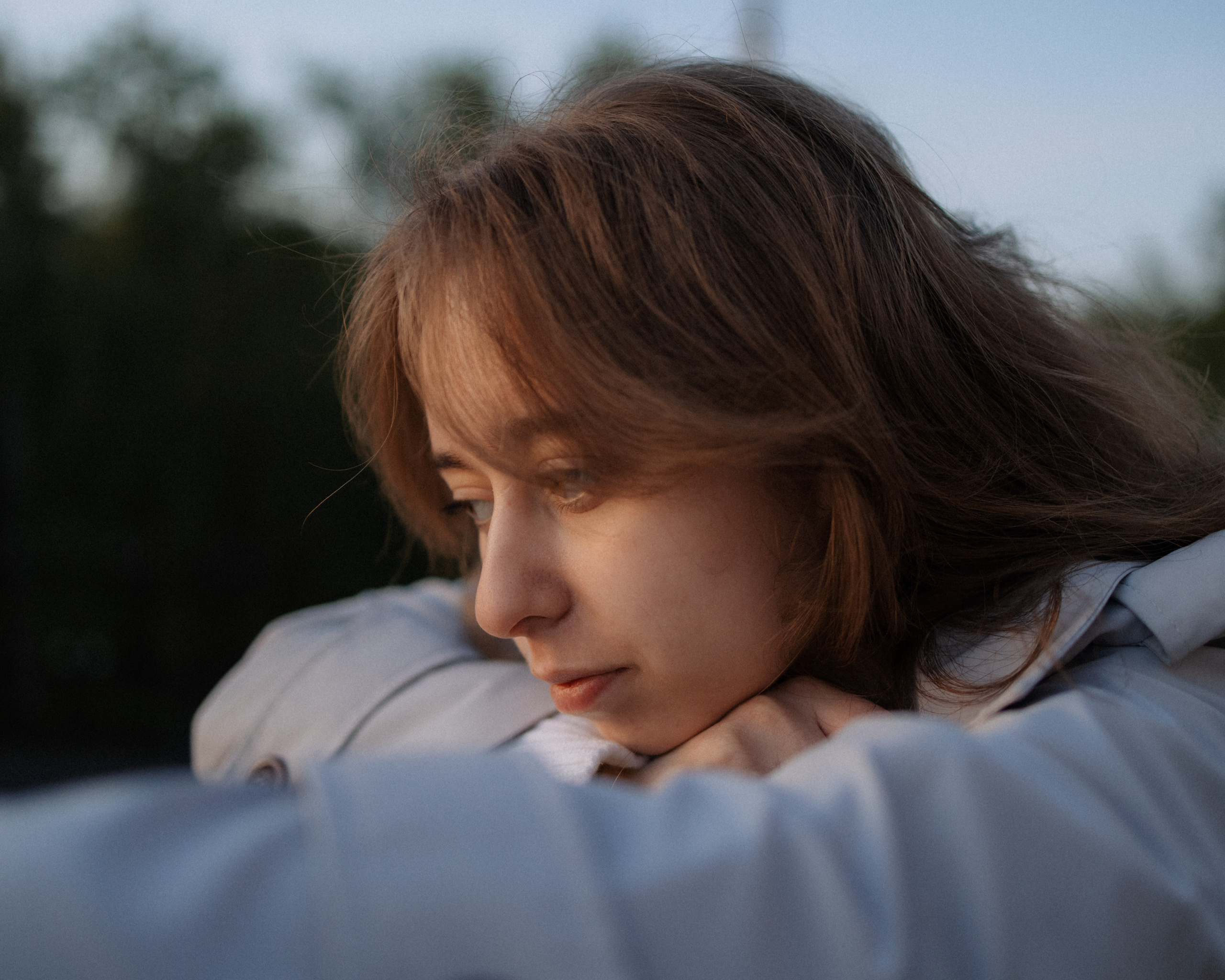 Молодая красивая девушка крупным планом