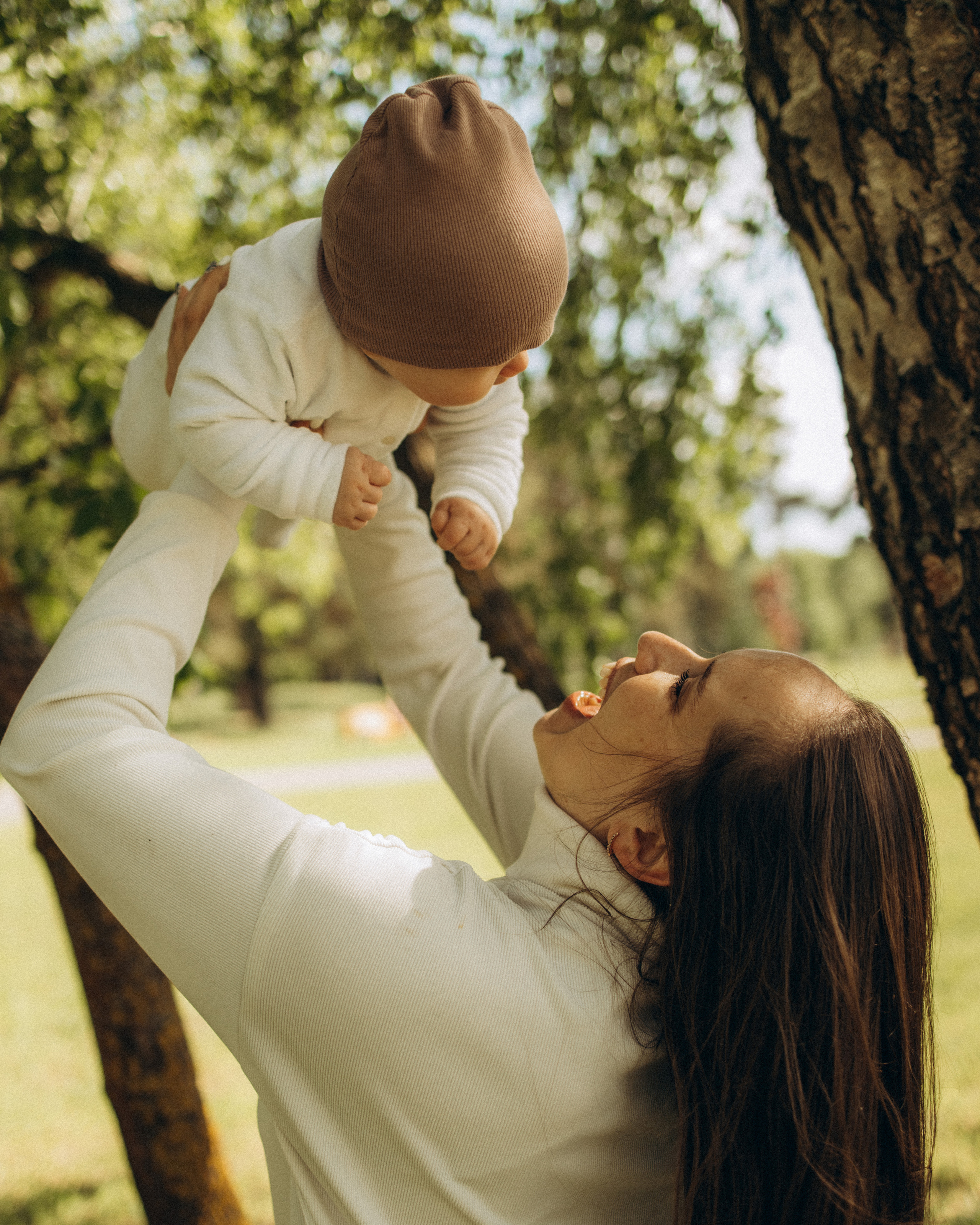 Эмоциональное фото мамы и ребенка