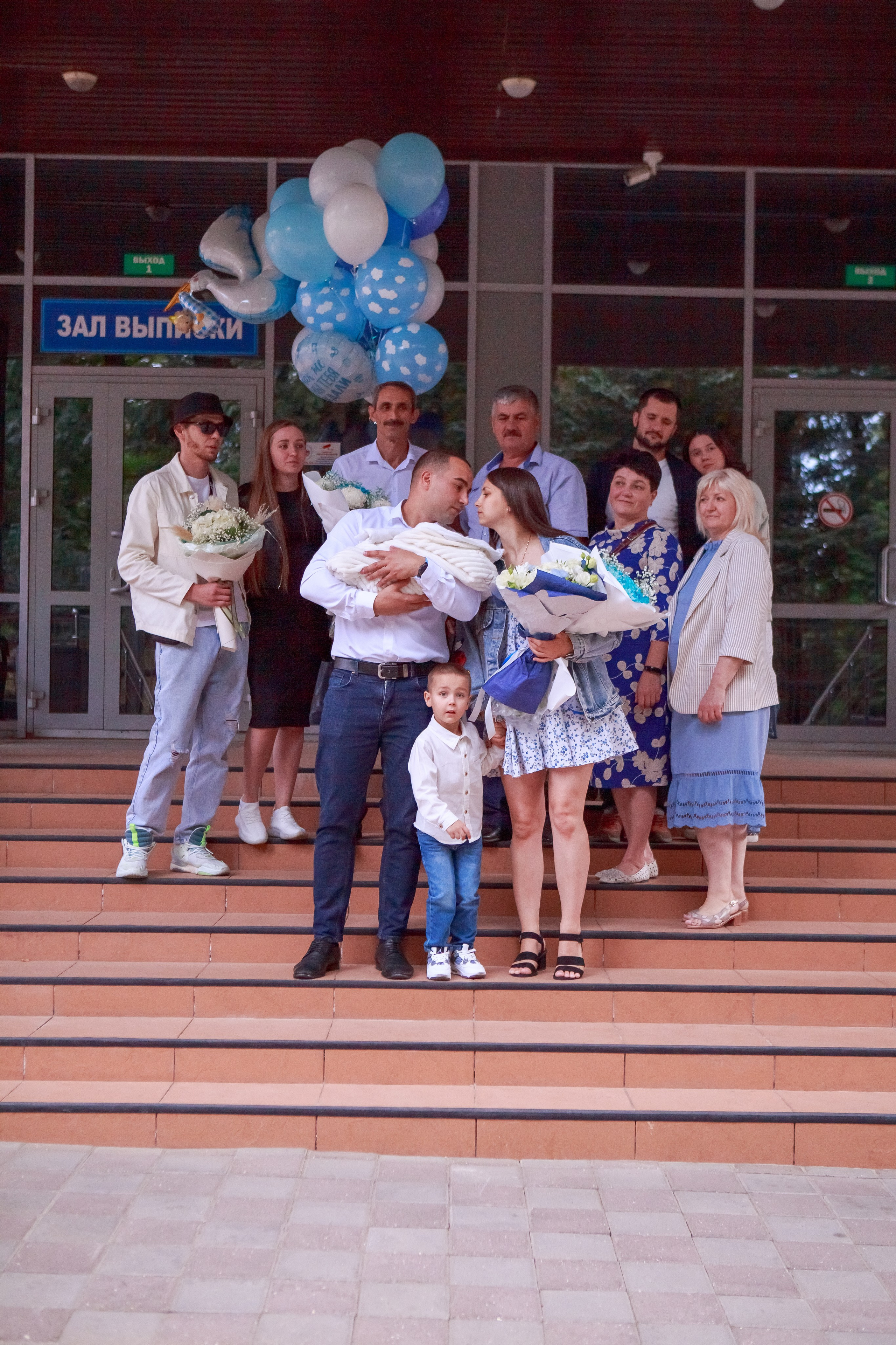 Фотосессия выписки из роддома Перинатальный центр Ставрополя. Фотограф Ставрополь Пятигорск Елизавета Дарина