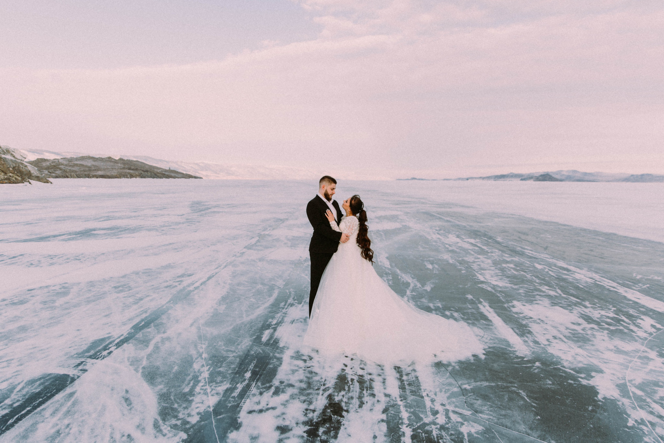 Свадебная зимняя съемка на Байкале. Главная