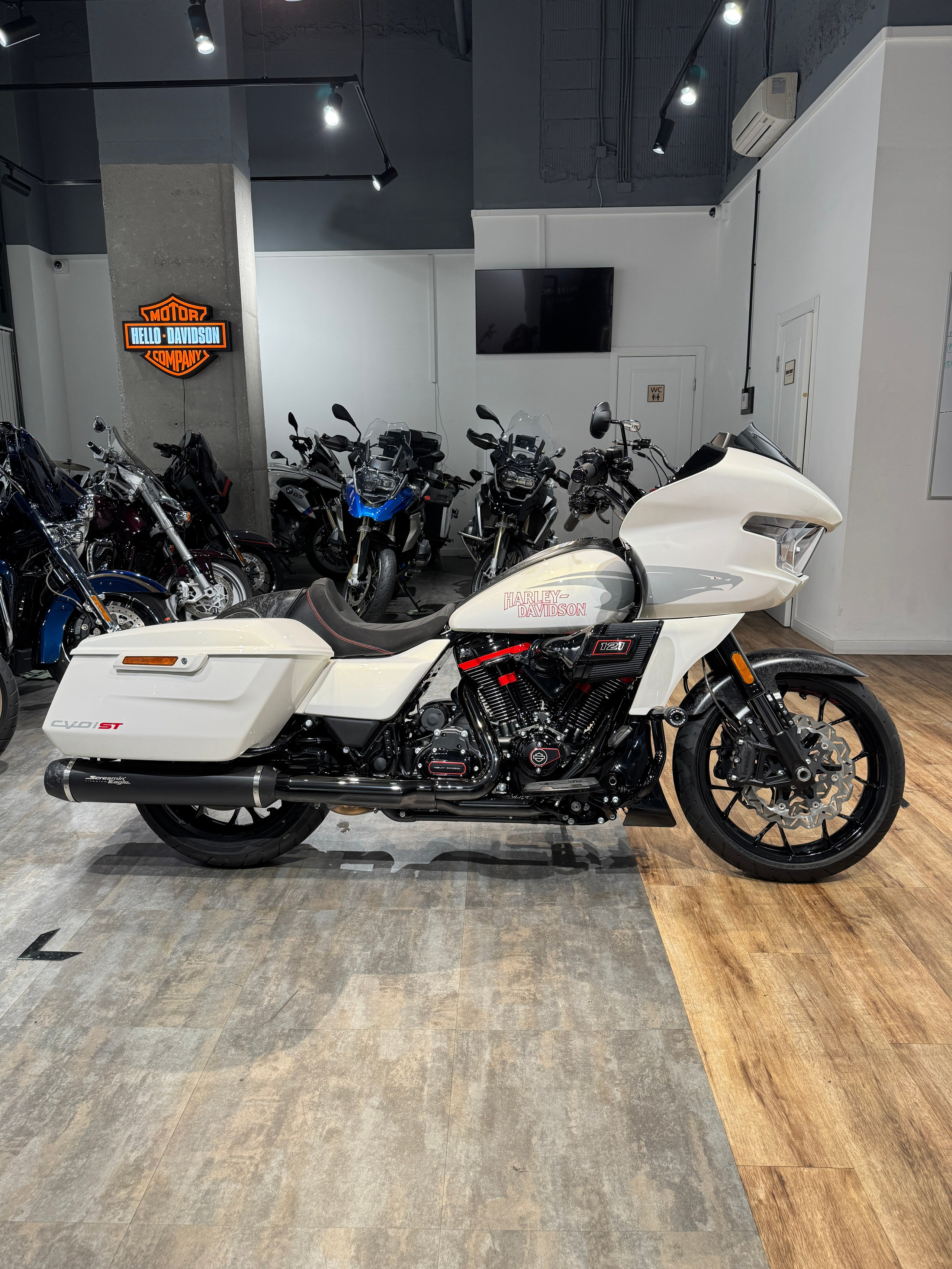 Мотоциклы Harley-Davidson 2024 CVO Road Glide ST 121 (Touring)  — купить мотоцикл. Hello Davidson, Москва. Только хорошие мотоциклы…