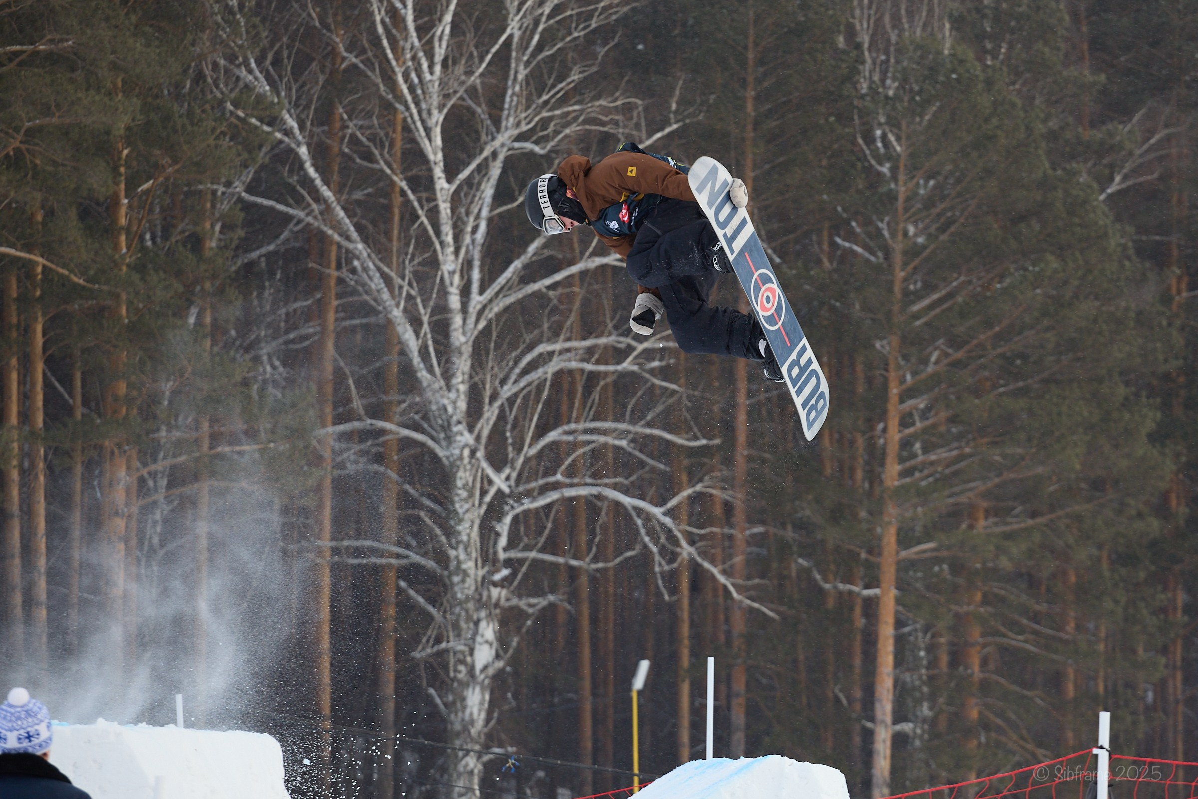 Всероссийские соревнованиях по сноуборду в дисциплине Биг-эйр в Томске. Коммерческий фотограф для бизнеса в Томске Дмитрий Ельчанинов