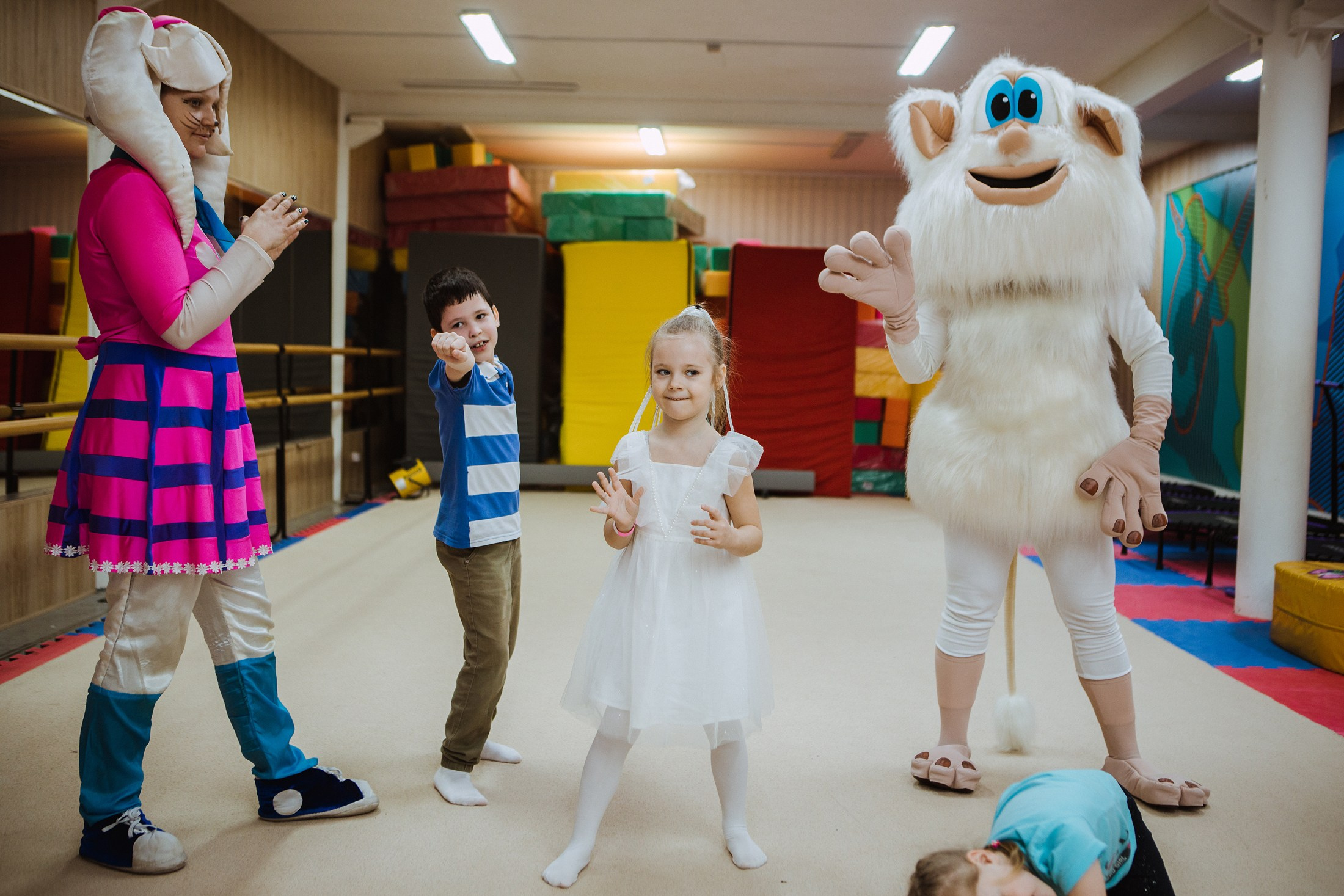 Ника, 5 лет. Батутлет, Волжский. Фотографы в городе Волгограде — Людмила Агеева и Алексей Околелов
