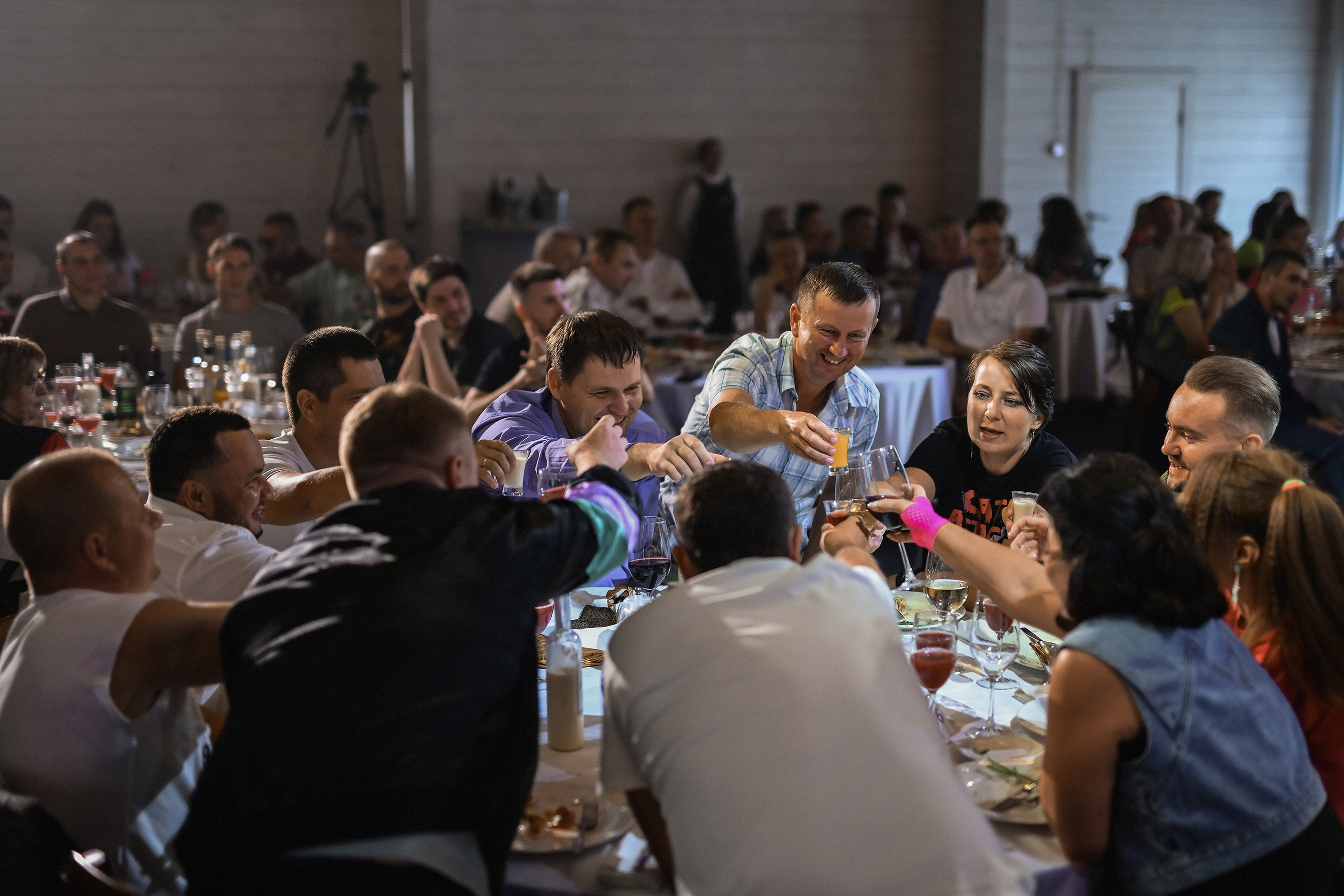 📸 Фоторепортажи с корпоративов и юбилеев в Красноярске | Примеры работ. 📸 Свадебный и семейный фотограф в Красноярске Тихомиров Евгений | 17 лет опыта | 800+ свадеб