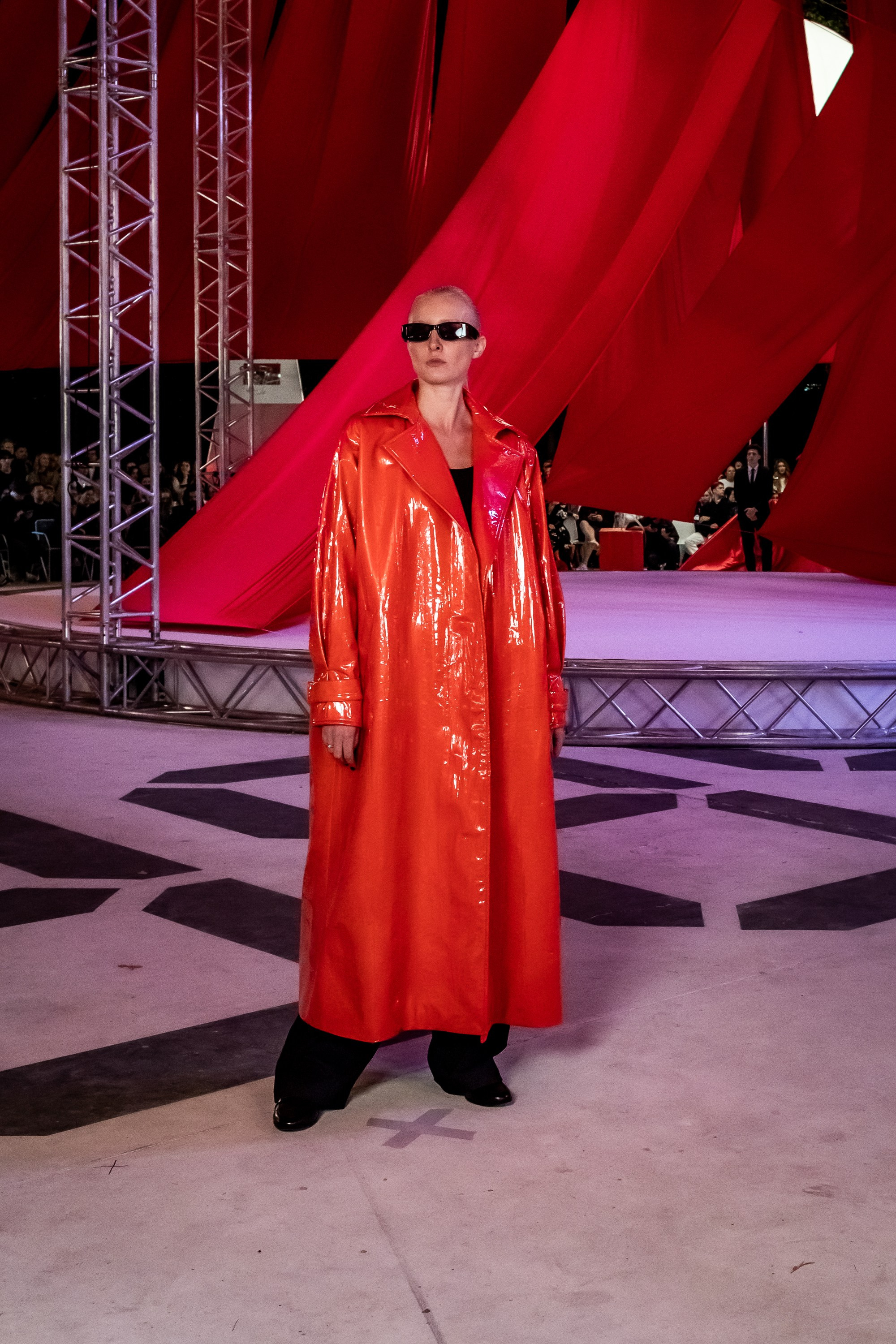 Показ Яндекс-маркет 04.09.2024. Фотосессии и репортаж — Фотограф в Москве — Рина Серёгина