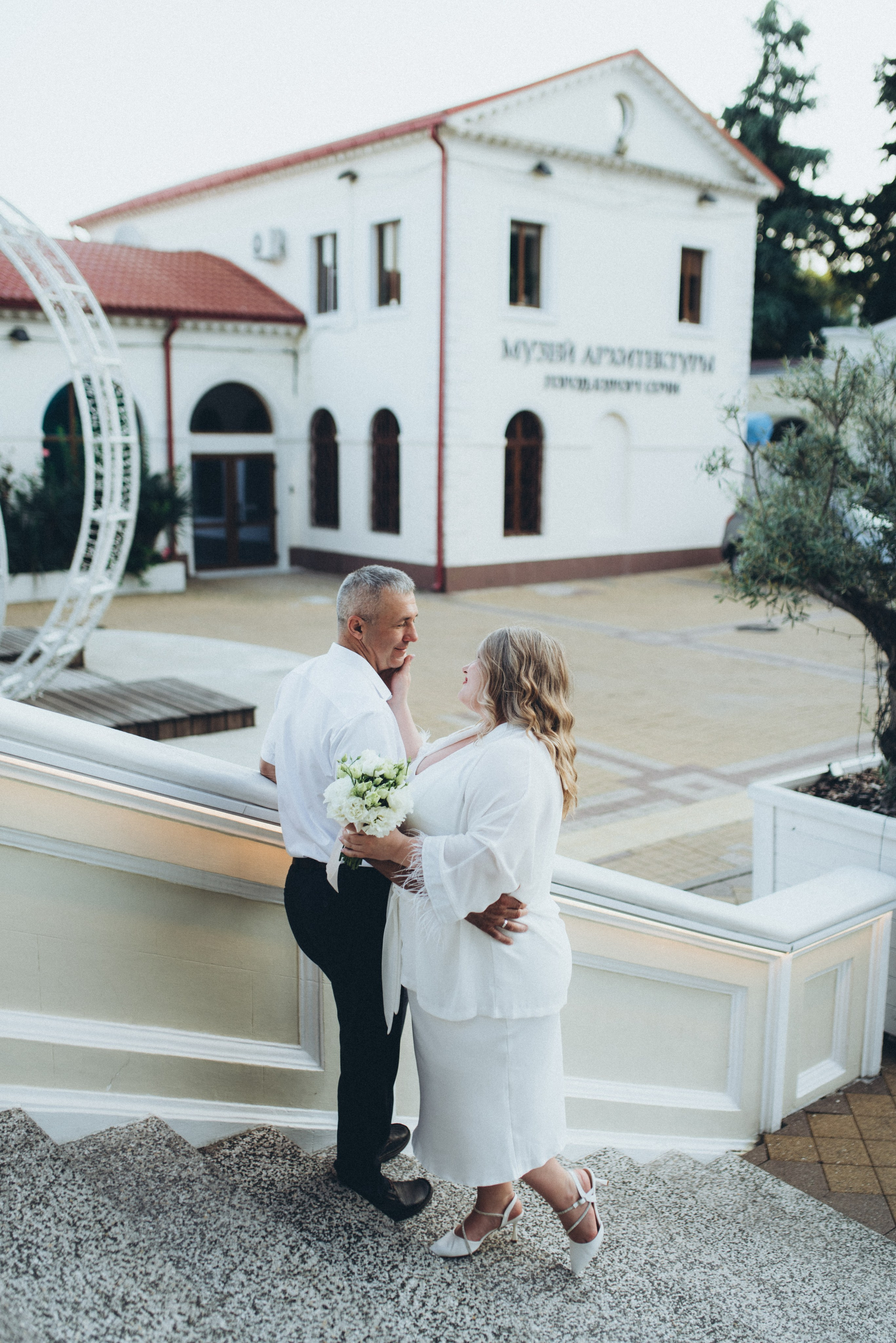 Свадебная фотосессия в морском порту Сочи на рассвете. Фотограф в Сочи — Маргарита Поганова