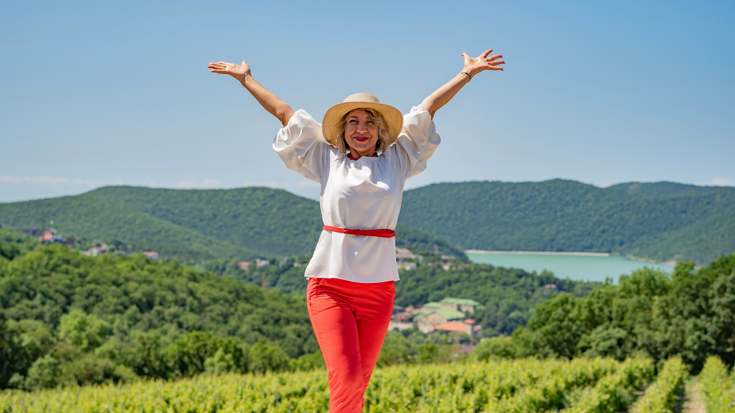 Фотосессия в Абрау-Дюрсо летом. Семейный и детский фотограф Екатерина Черняева. Снимаю портреты, love story, фотопрогулки, работаю на улице, в кафе, студии, дома у клиента