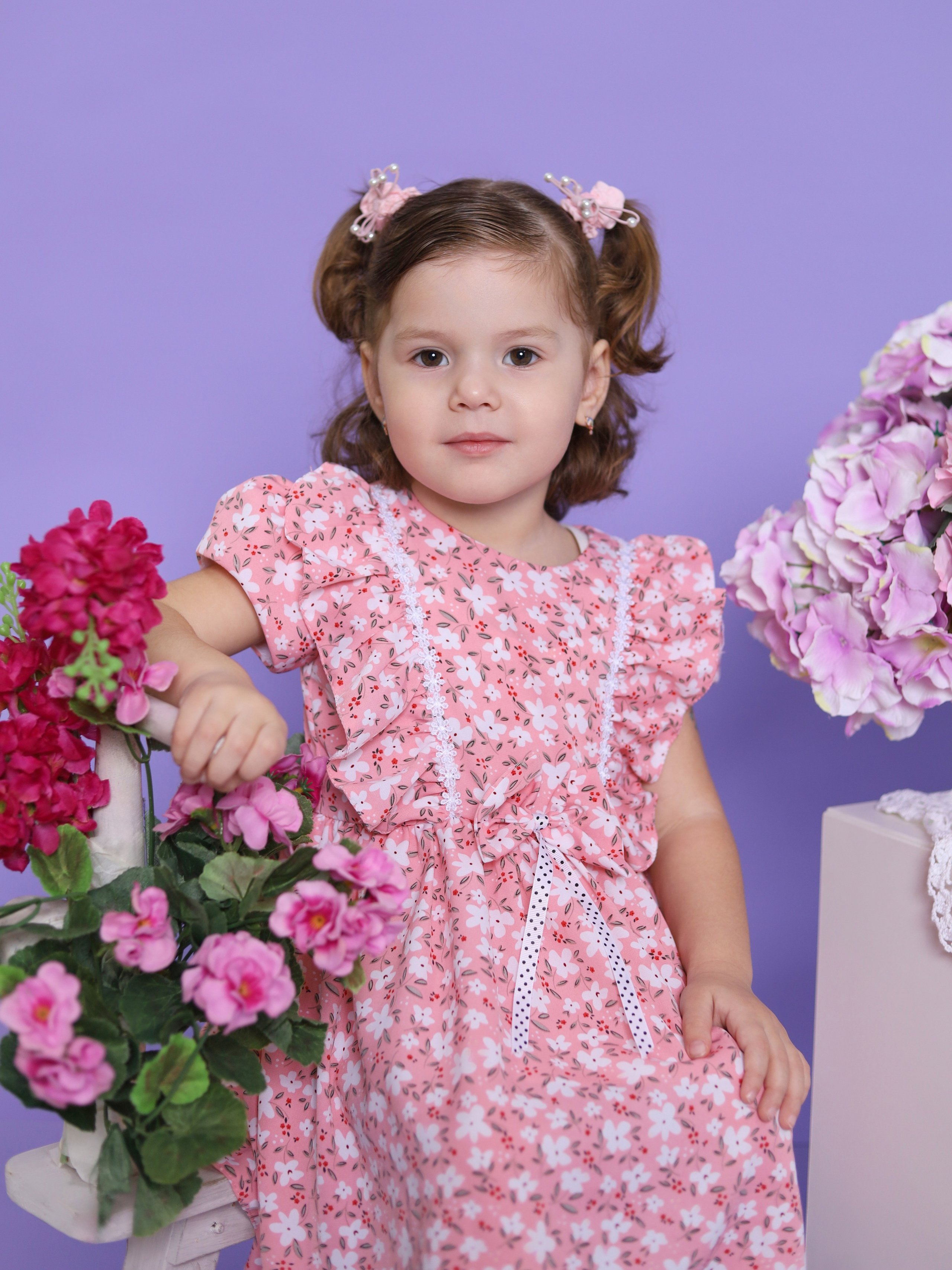 Общее фото в детском саду с выездным реквизитом в Тюмени. Выпускные альбомы в Тюмени для школ, садов, вузов спортивных секций