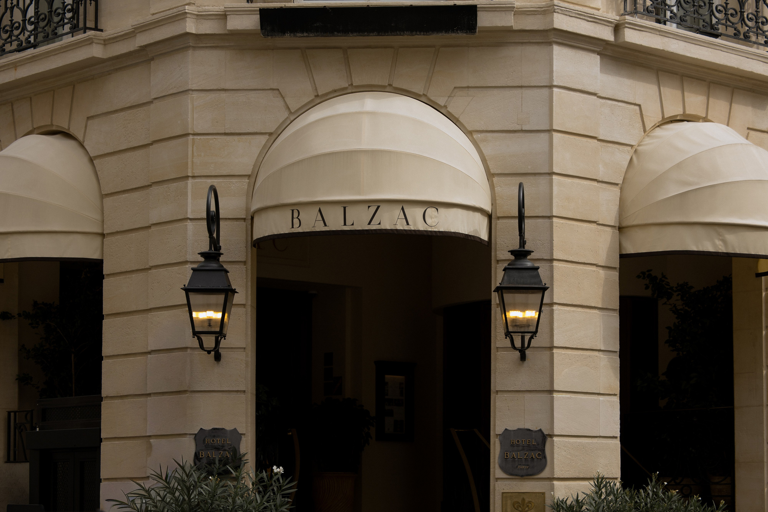 Paris, Hotel Balzac. Hochzeitsfotografin Galina Bikowez