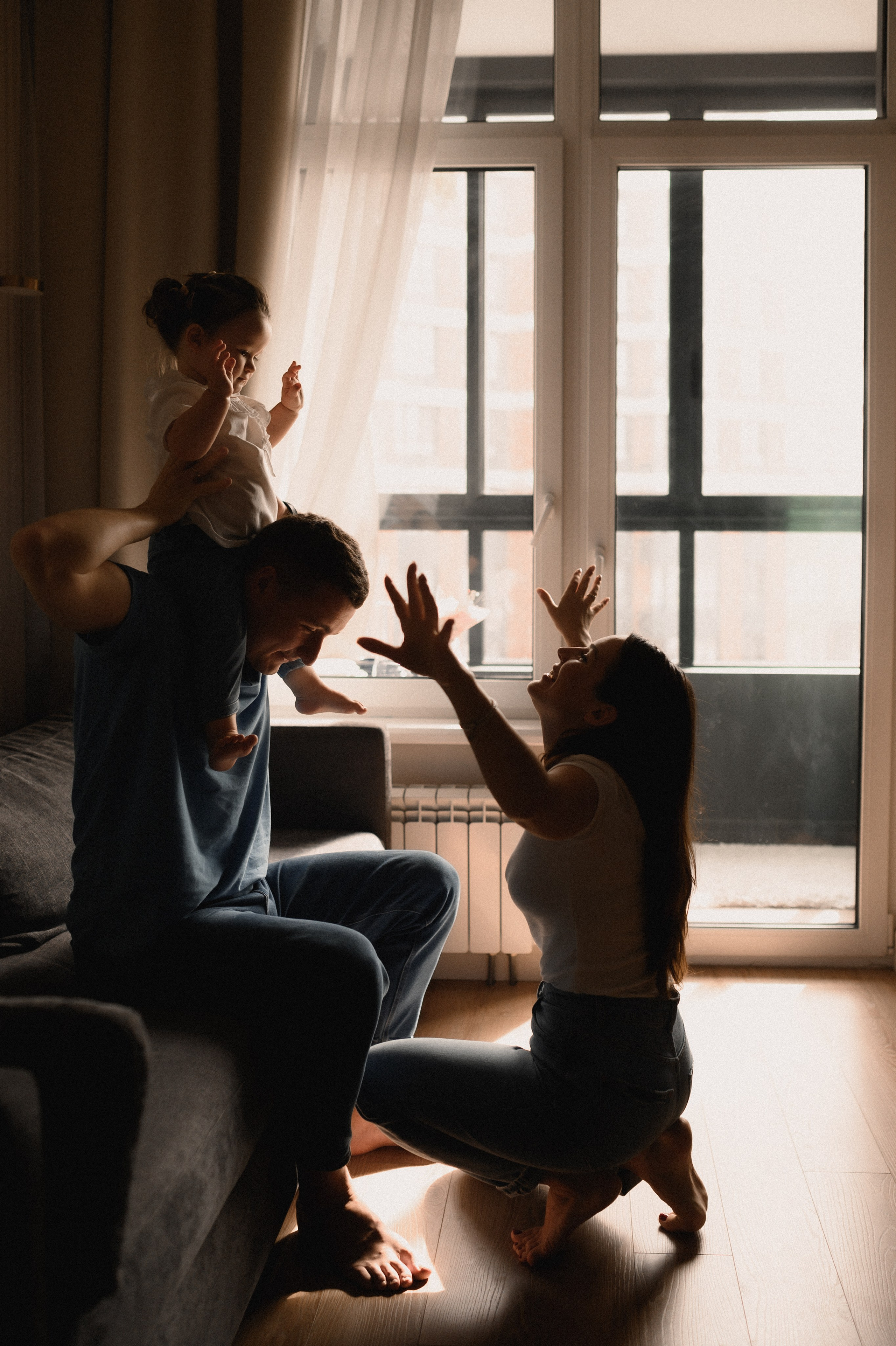 Саша, Таня, Мира и бабушка дома. Семейный и свадебный lifestyle-фотограф в Москве Мария Петрова