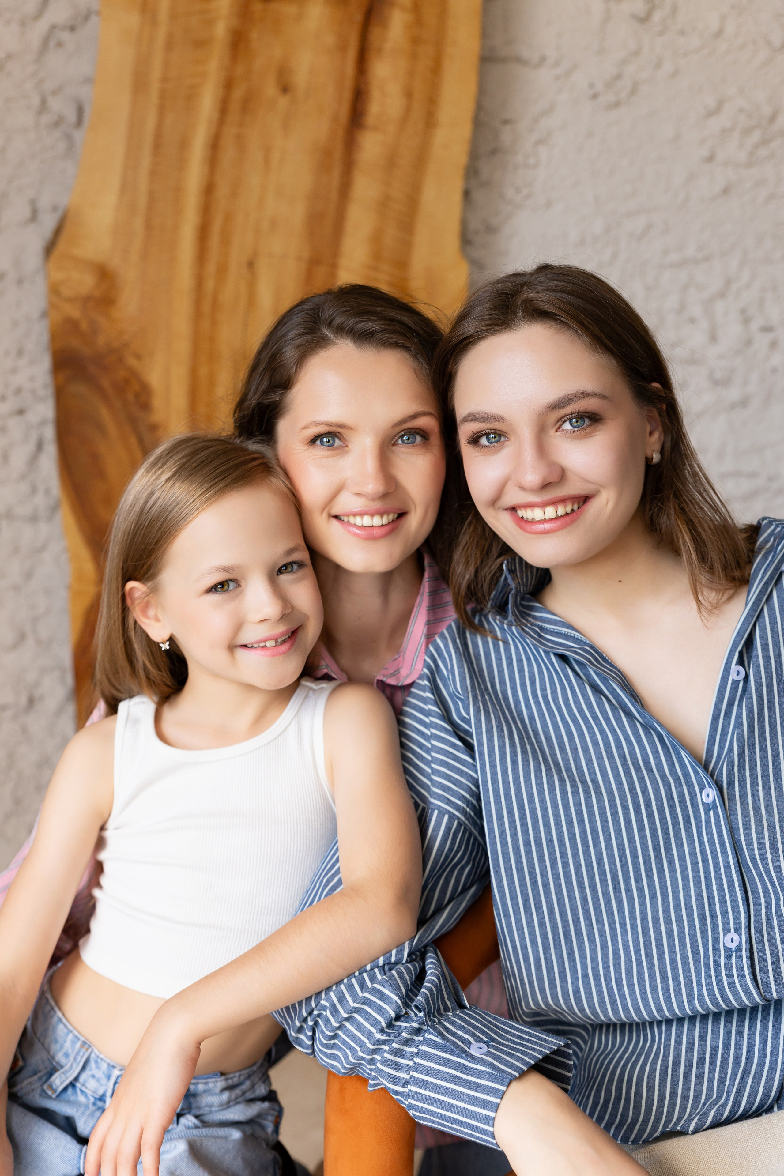 Эмоциональная и элегантная фотосессия мамы с дочками. Трубинова Екатерина | Семейный фотограф | Москва