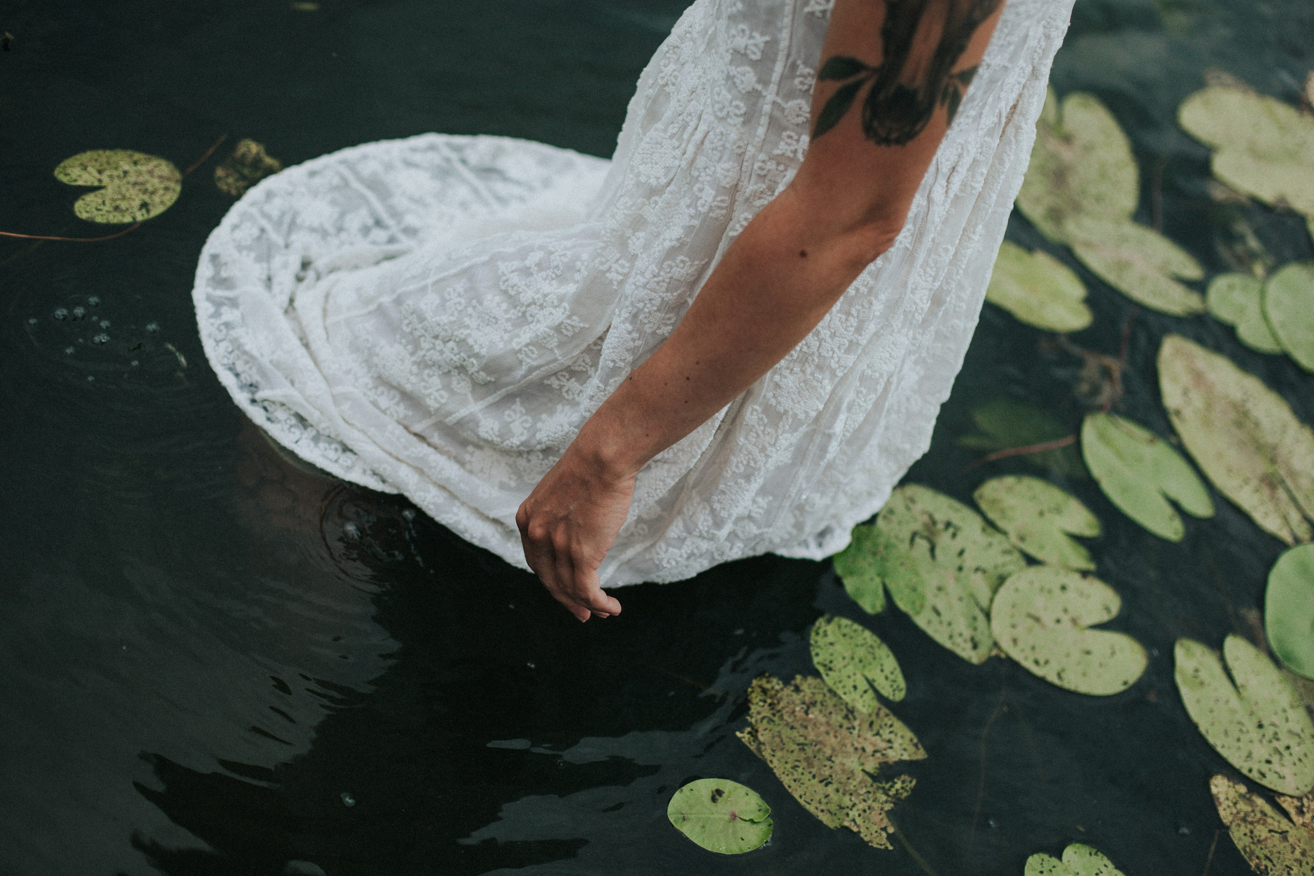 Есенин у реки. Фотограф в Нижнем Новгороде