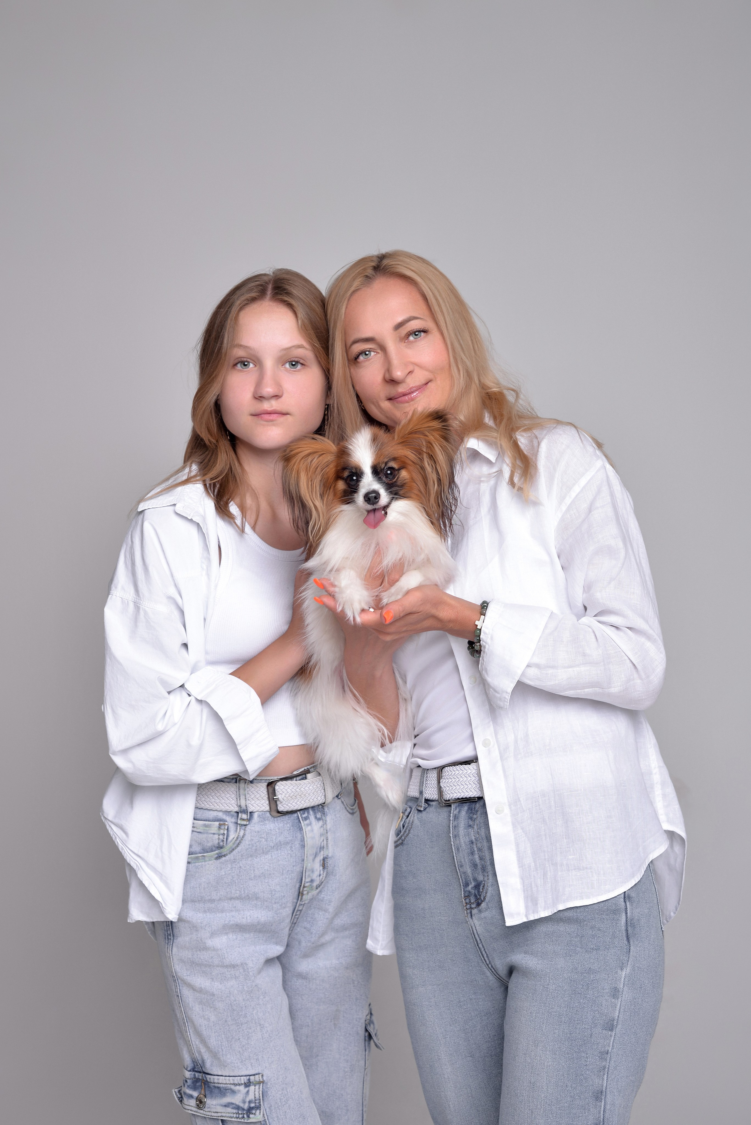 Таня и Настя и Чеси в Точке. Семейный и свадебный фотограф Галина Абакумова, фотосессии в Белгороде