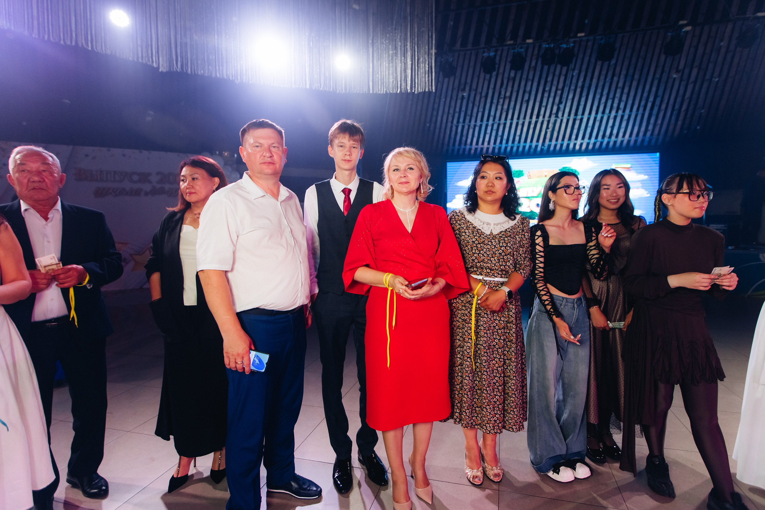 Выпускной вечер. 49 школа. Баран на корове. Свадебный и семейный фотограф в Улан-Удэ