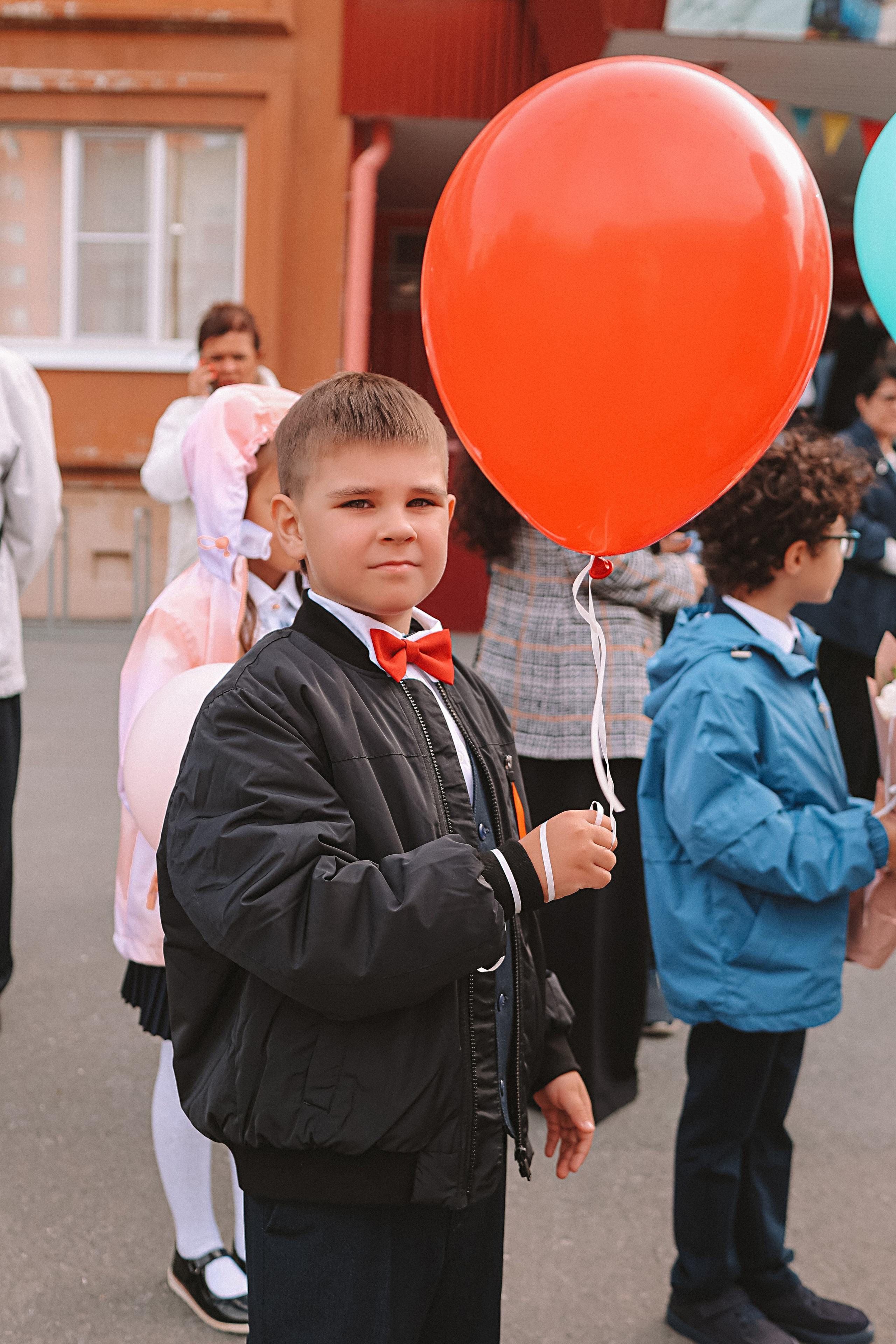 1 сентября линейка+кл час+портреты. Семейный фотограф Тюмень, фотограф на роды Салмина Мария