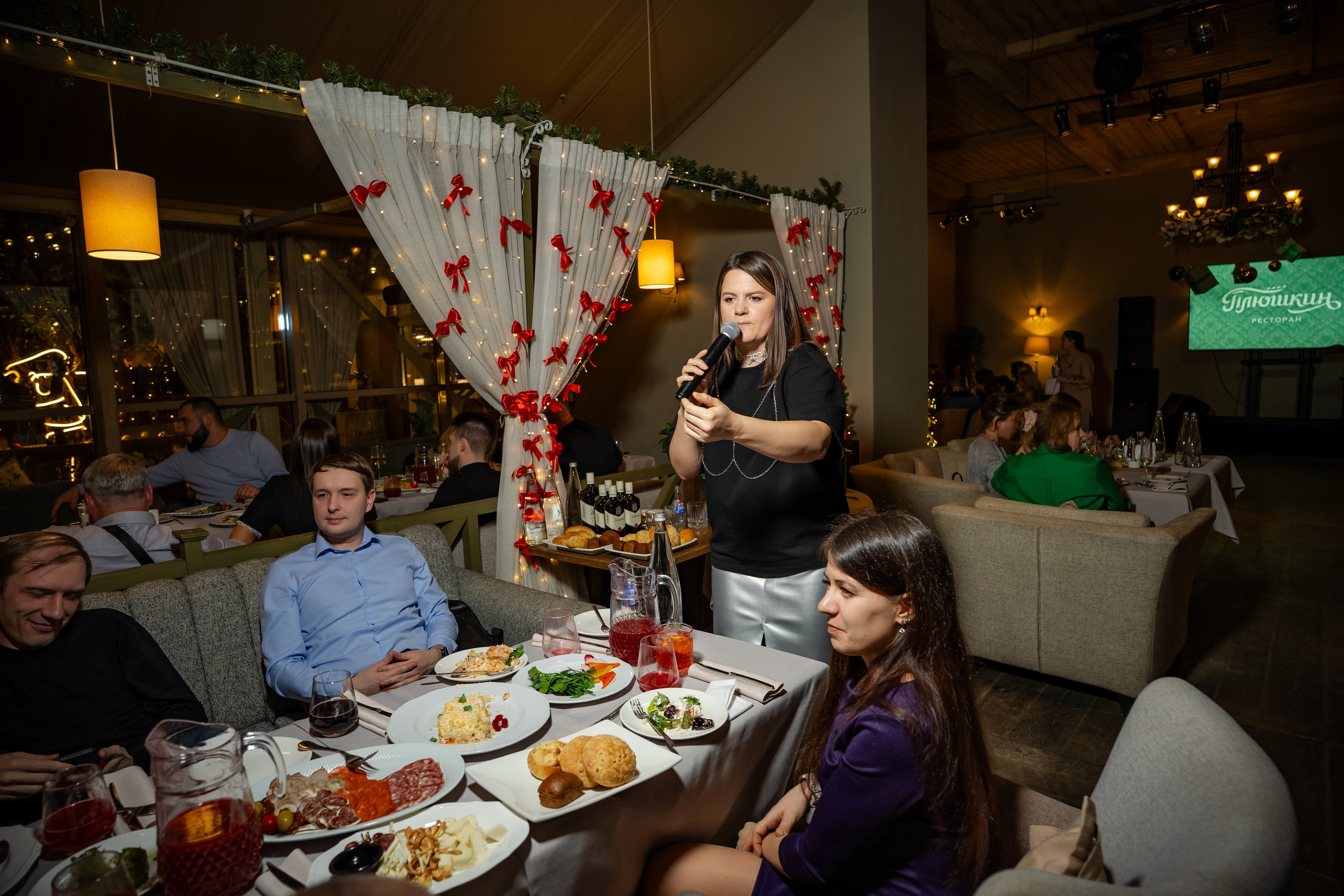 Сборные корпоративы в ресторане «Плюшкин» Декабрь 2025. Фотограф Александр Вишняков