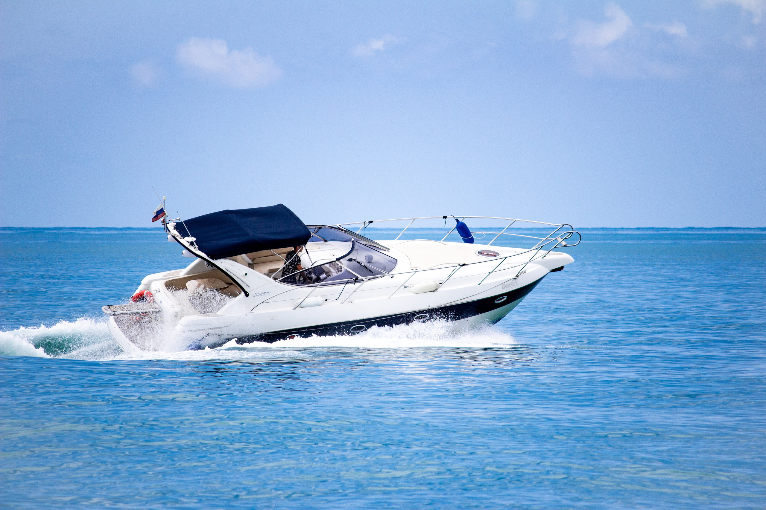 КОМФОРТ КАТЕРА В СОЧИ. Аренда Яхт в Сочи от Эконом до Премиум Класса