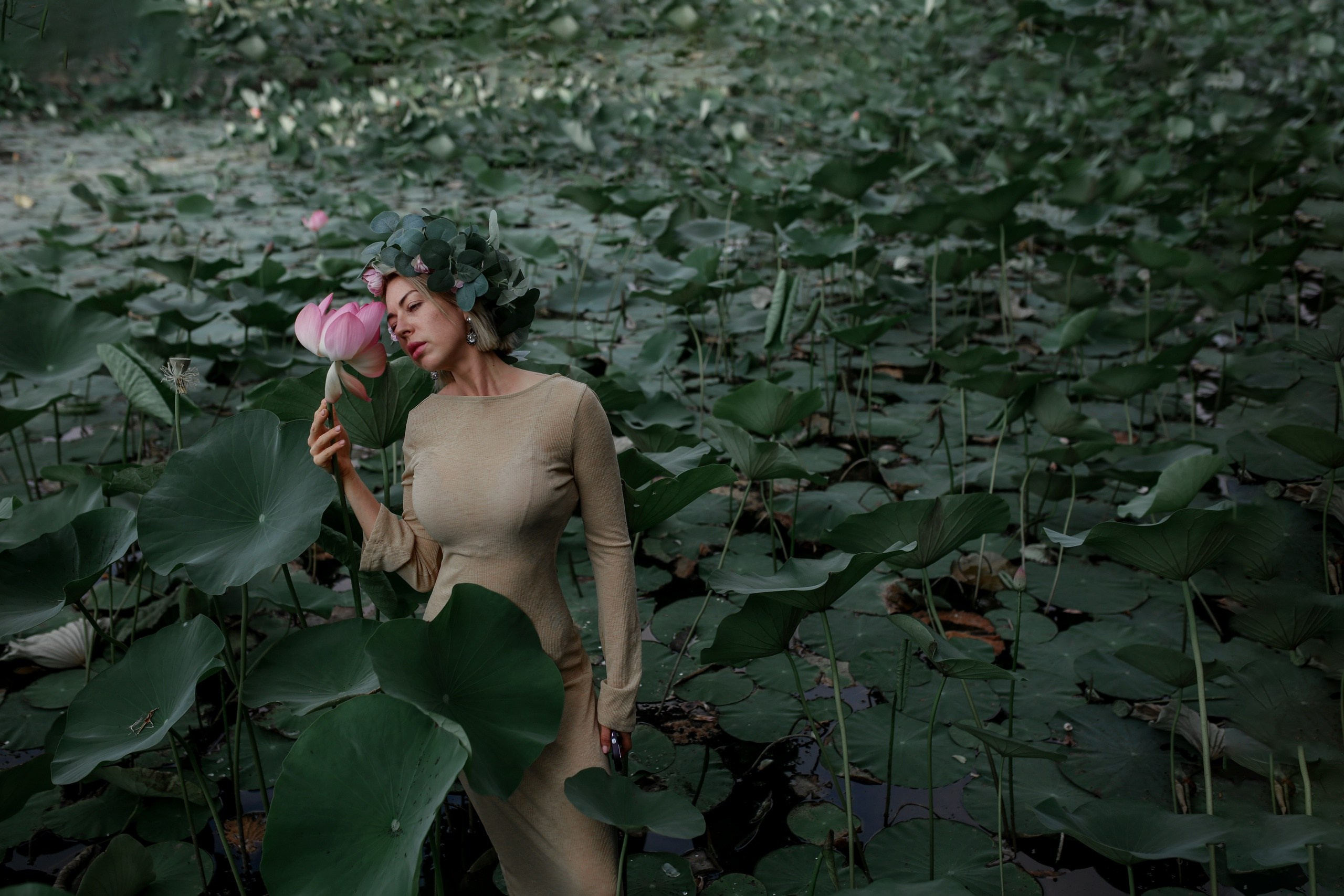 Ксения на лотосах. Свадебный, предметный и портретный фотограф в Волгограде