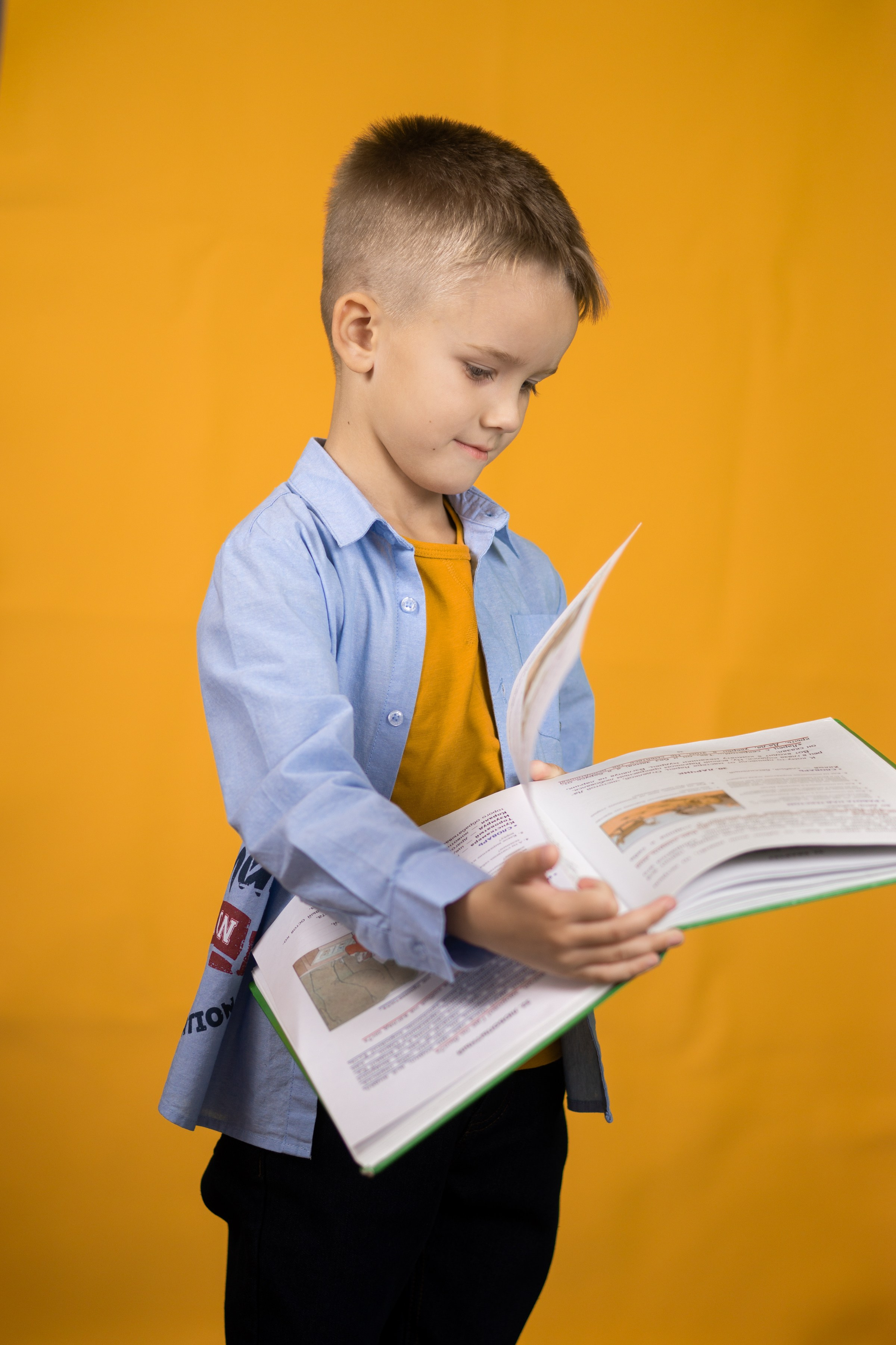 Портреты на желтом фонее. Ольга Плаксина фотограф в Саратове