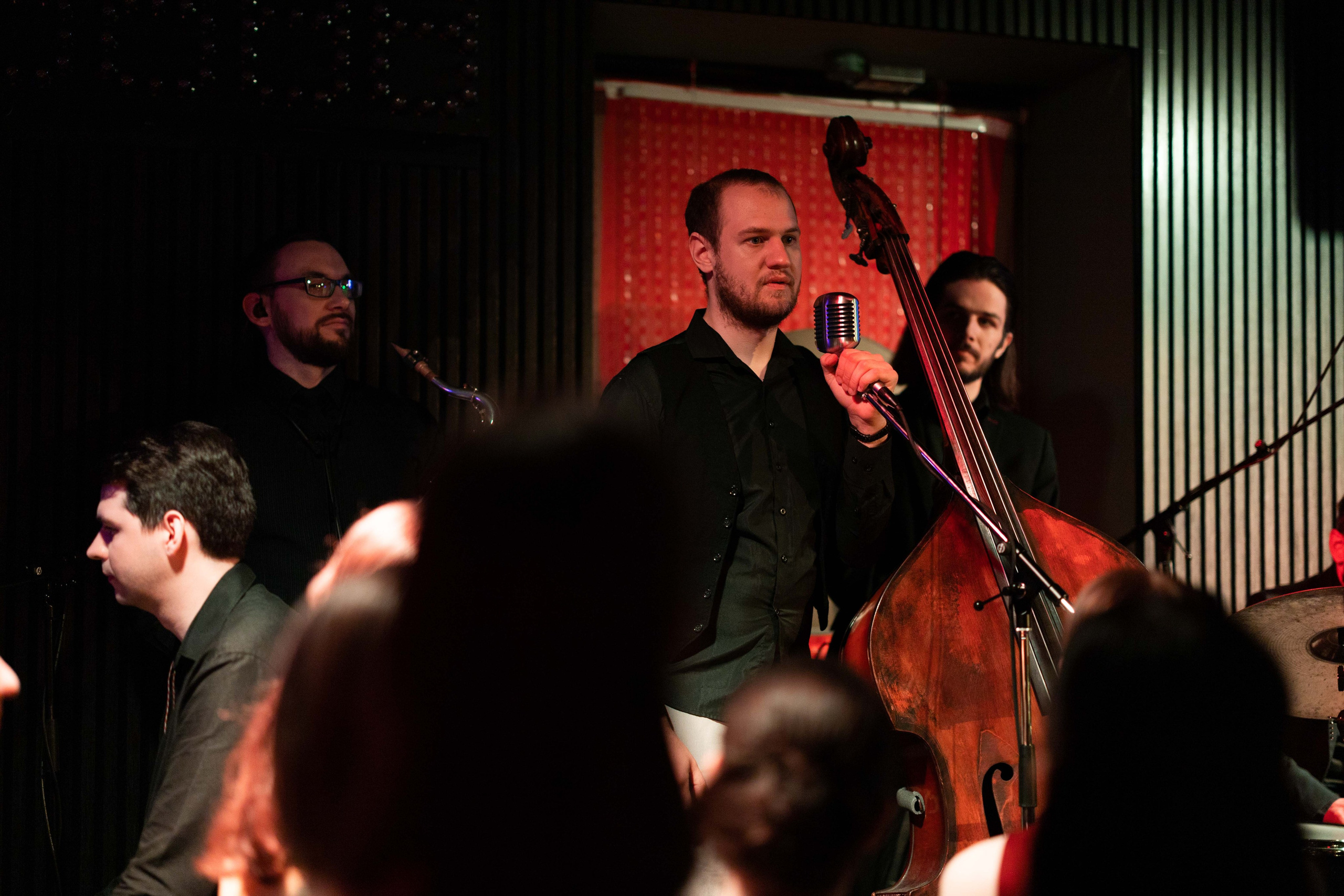 Film backstage. VICTORIA SHU