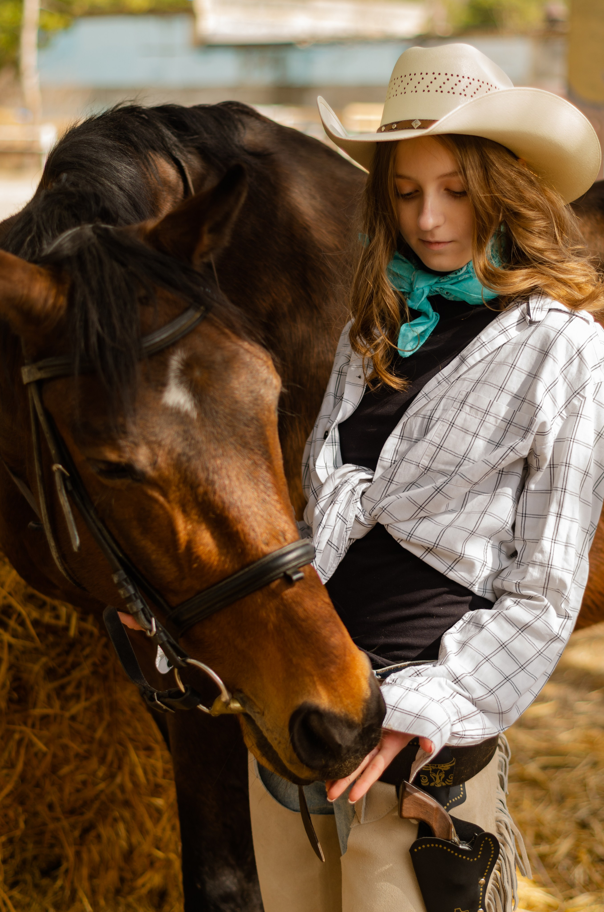 Ковбойская девчонка. Фотограф Марина Доглядная Челябинск фотосессии с лошадьми, мотоциклами