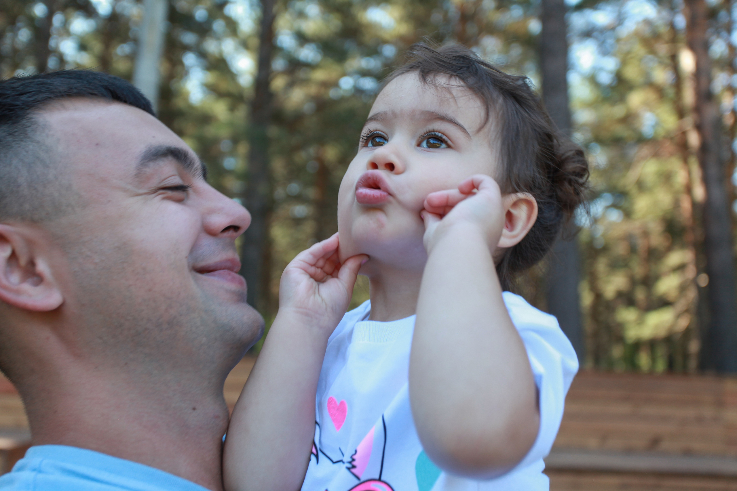 семейная фотосессия  папа  дочь сосновая роща лето природа