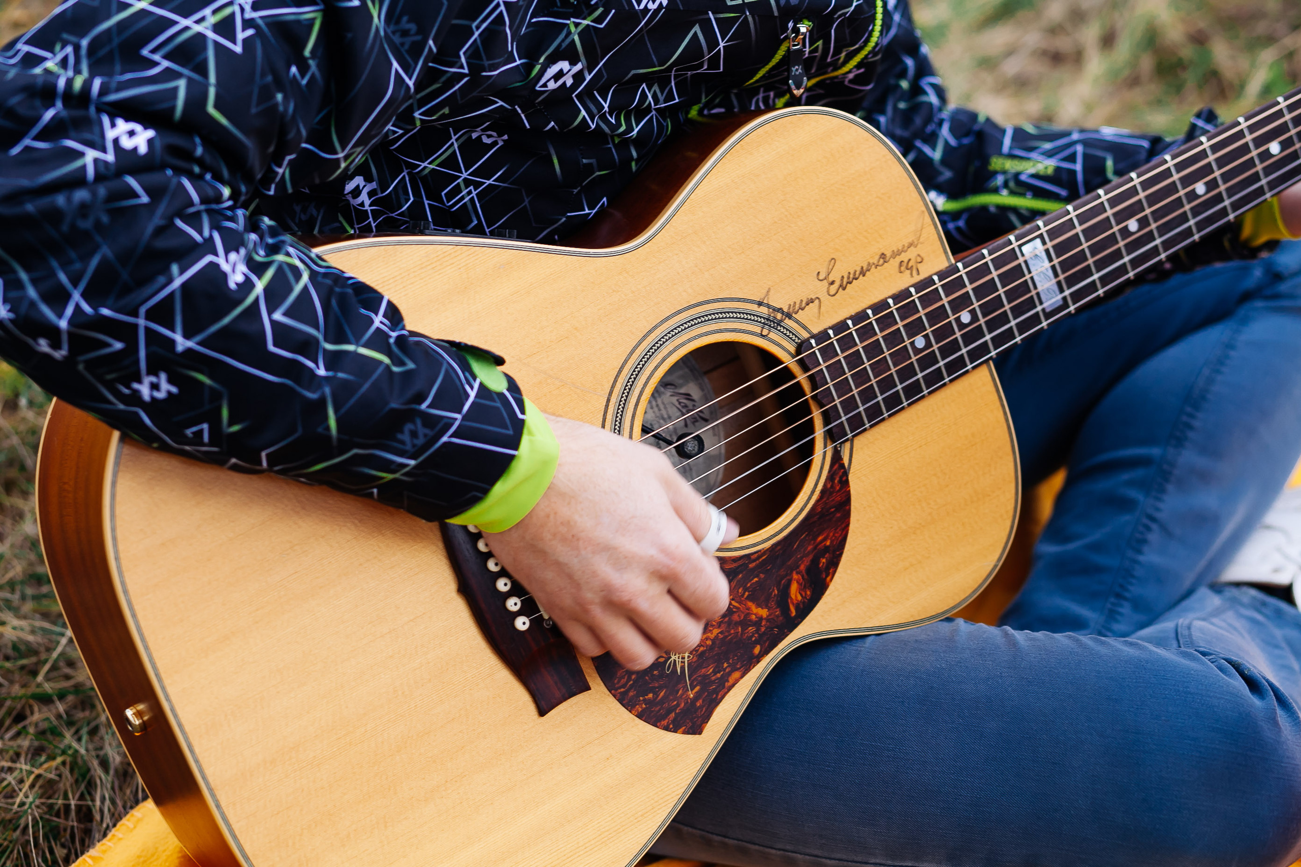  папа играет гитара руки остров природа