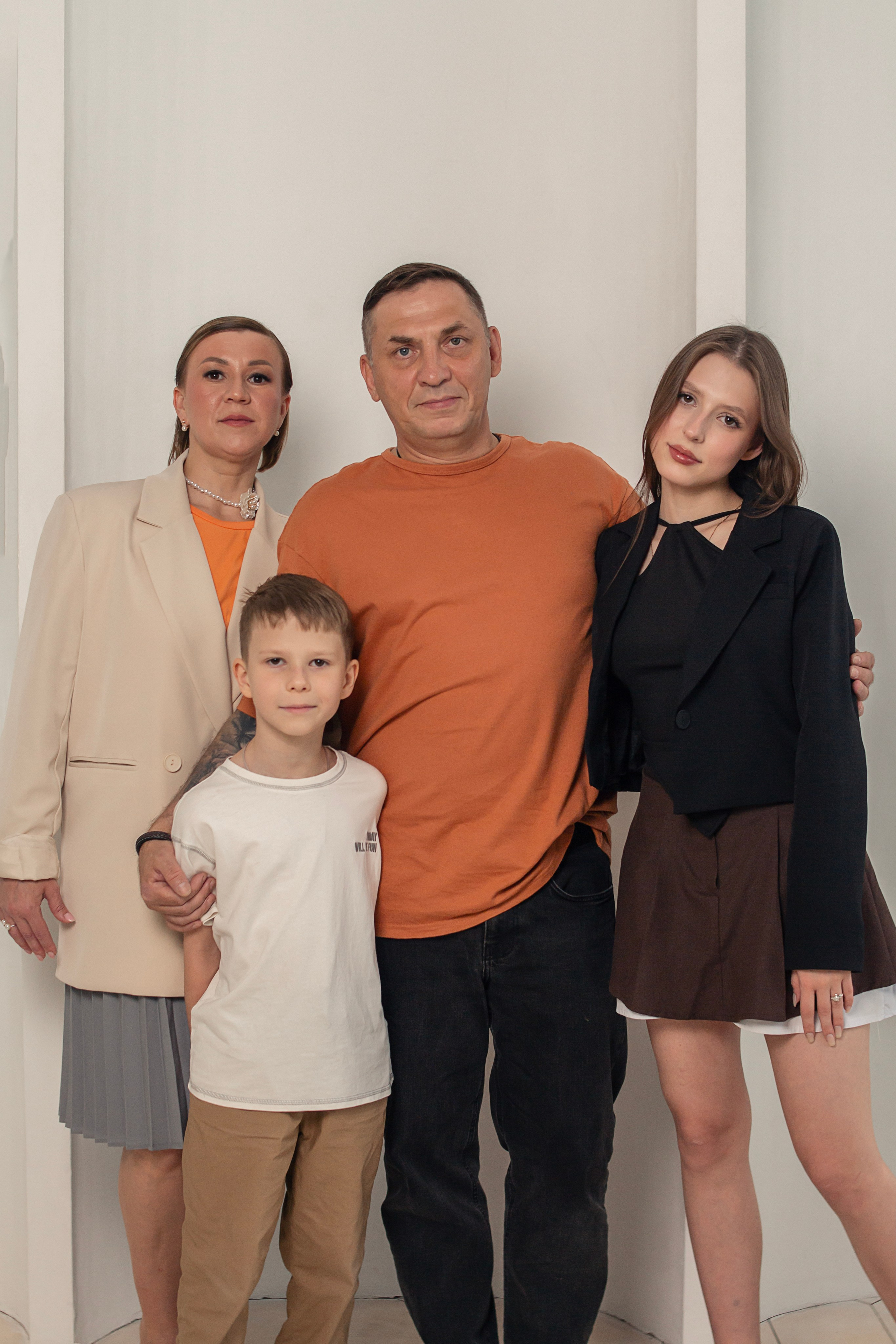 Гузель и семья. Тютина Оля фотограф-ретушер Екатеринбург