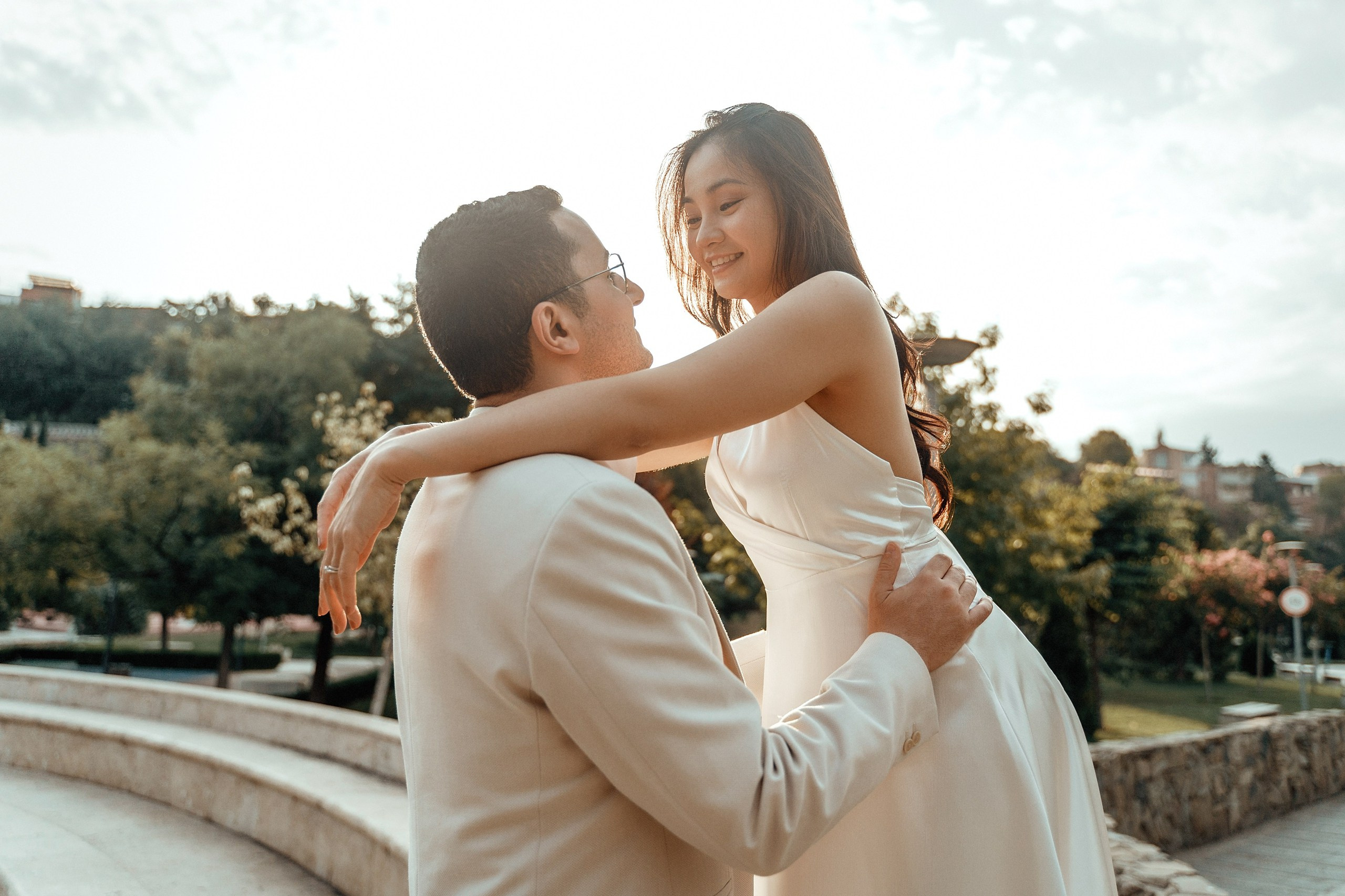 Alaeddine & Matika on the Peace Bridge in Tbilisi. Photographer Sergey Otkrytyi in Batumi & Tbilisi