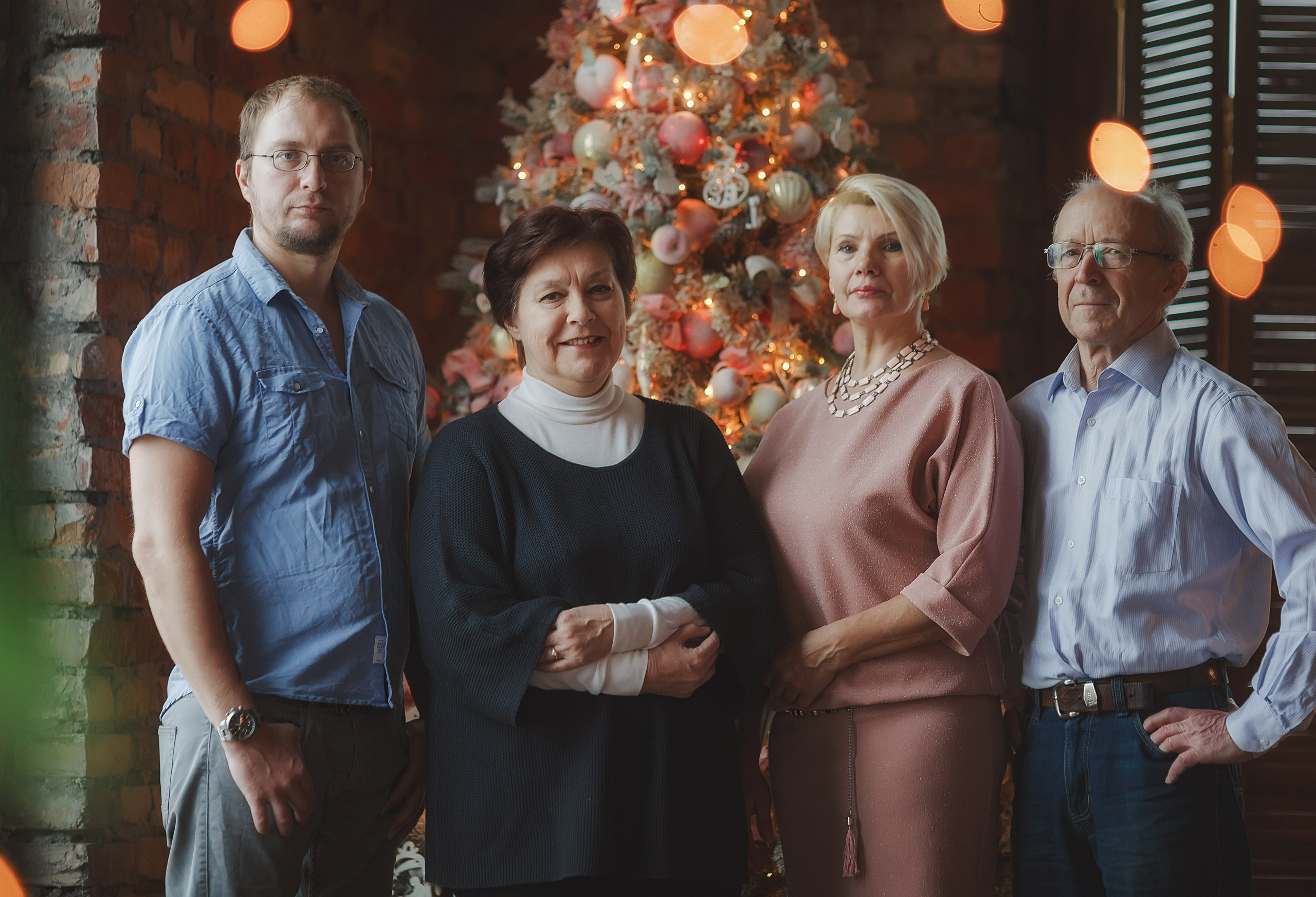 Семья у елочки. Фотограф в Санкт-Петербурге Знаменская Ирина