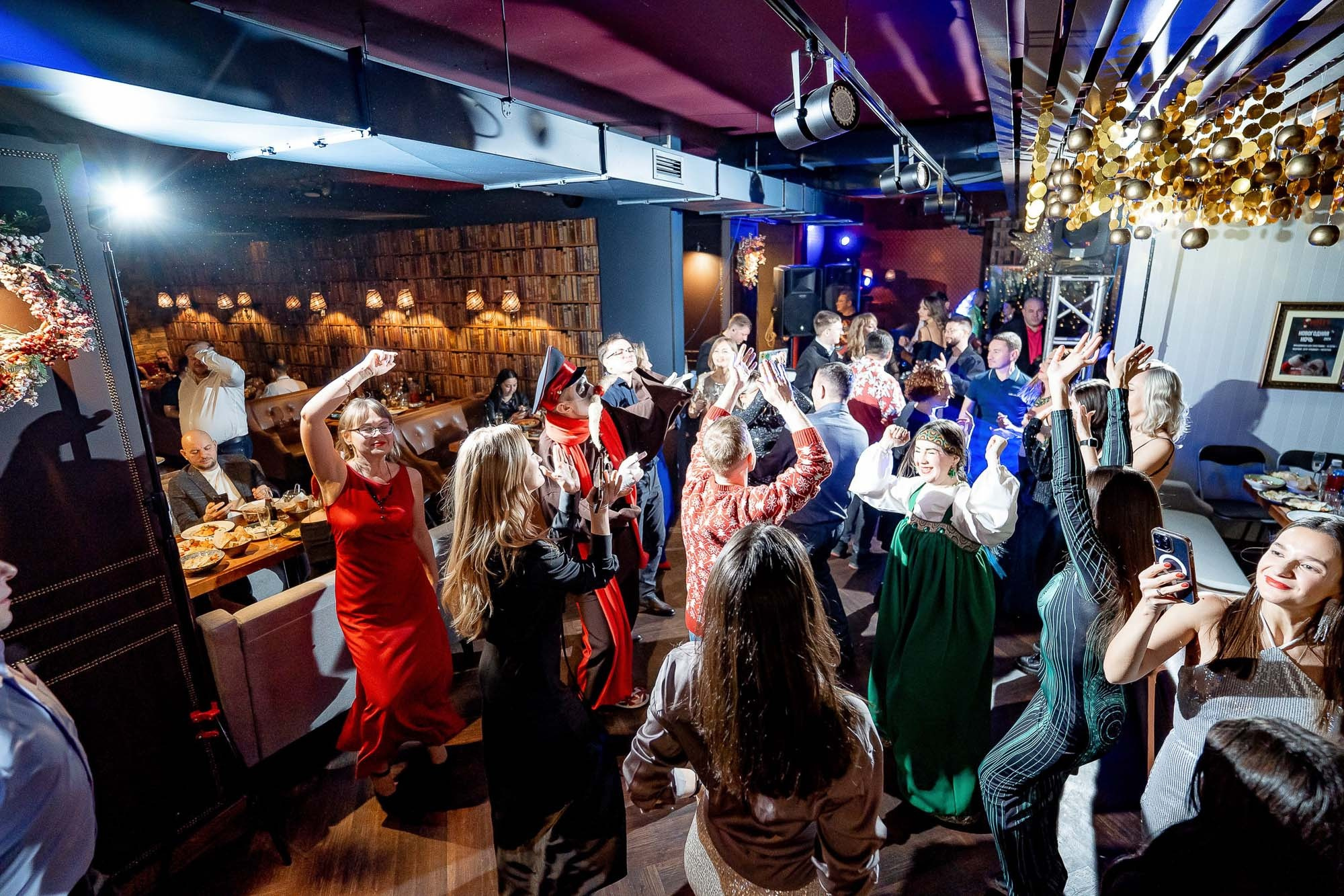 Новый год 2024 в Peoples. Сергей Кошкин. Репортажная и ивент-фотография в Сургуте