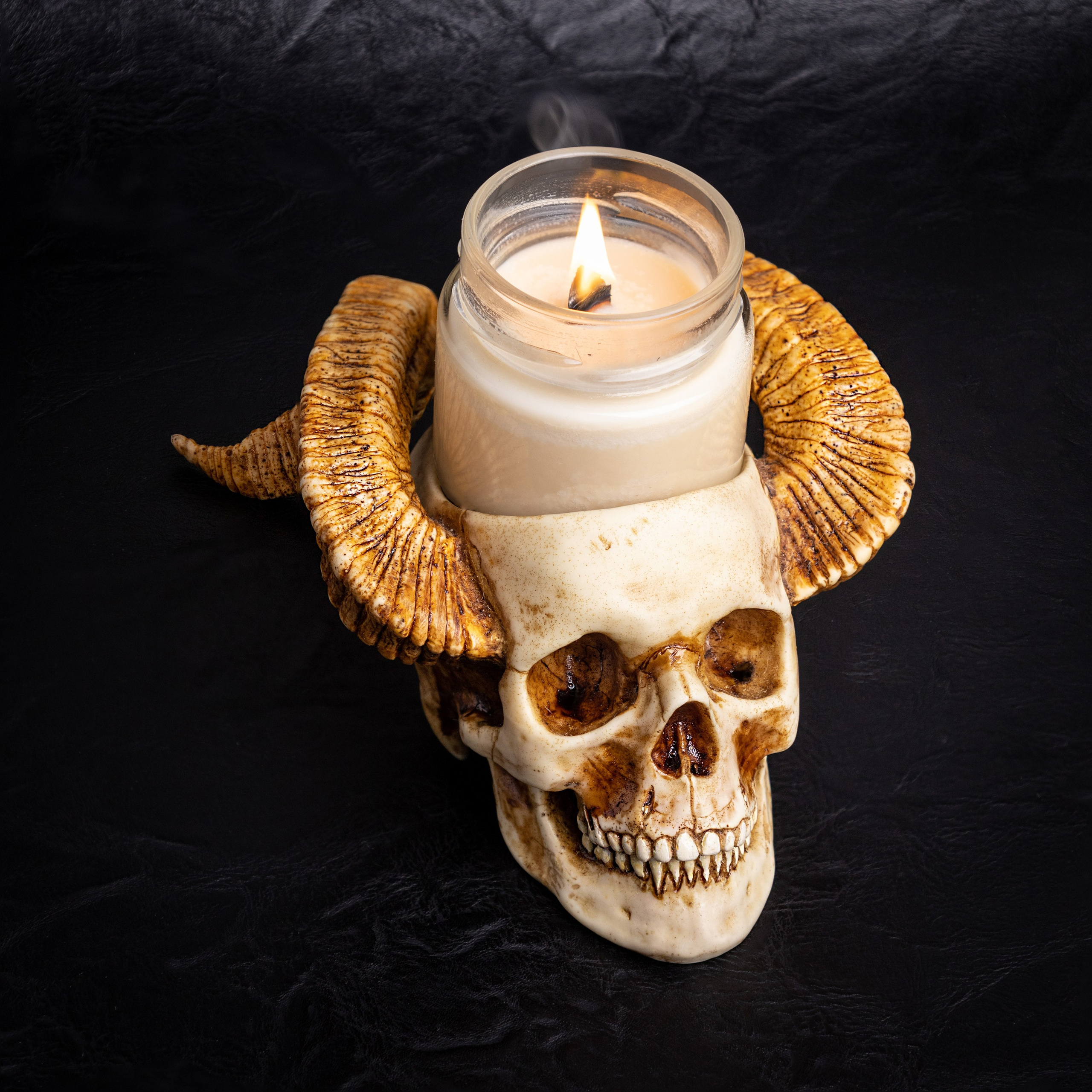 Кашпо-череп с рогами для свечи | Фото для карточки товара на Ozon