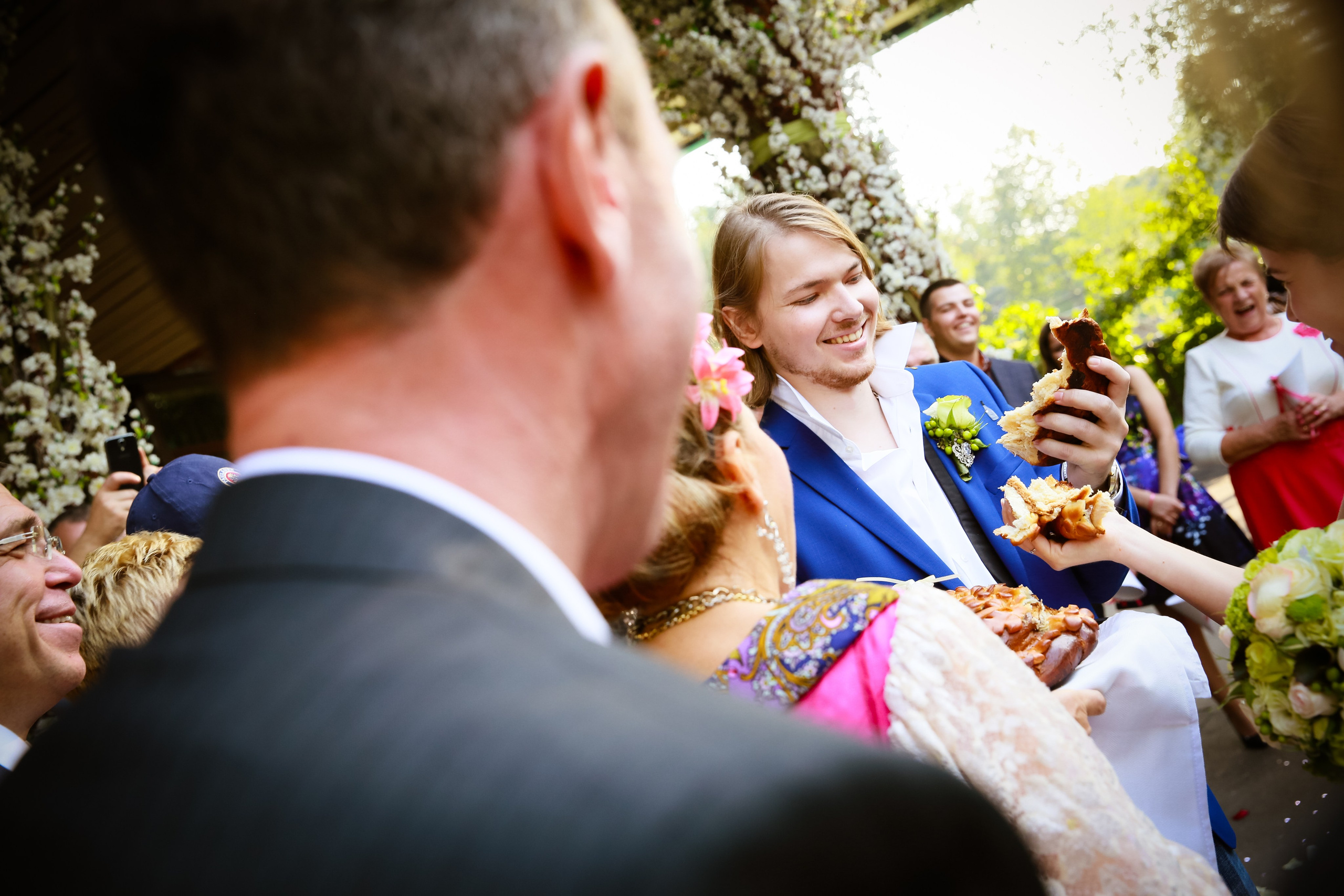 Свадебная фотосессия Елены и Михаила в парке Горького летом. Фотограф в Москве Владимир Осиченко — портреты, мероприятия, репортажи