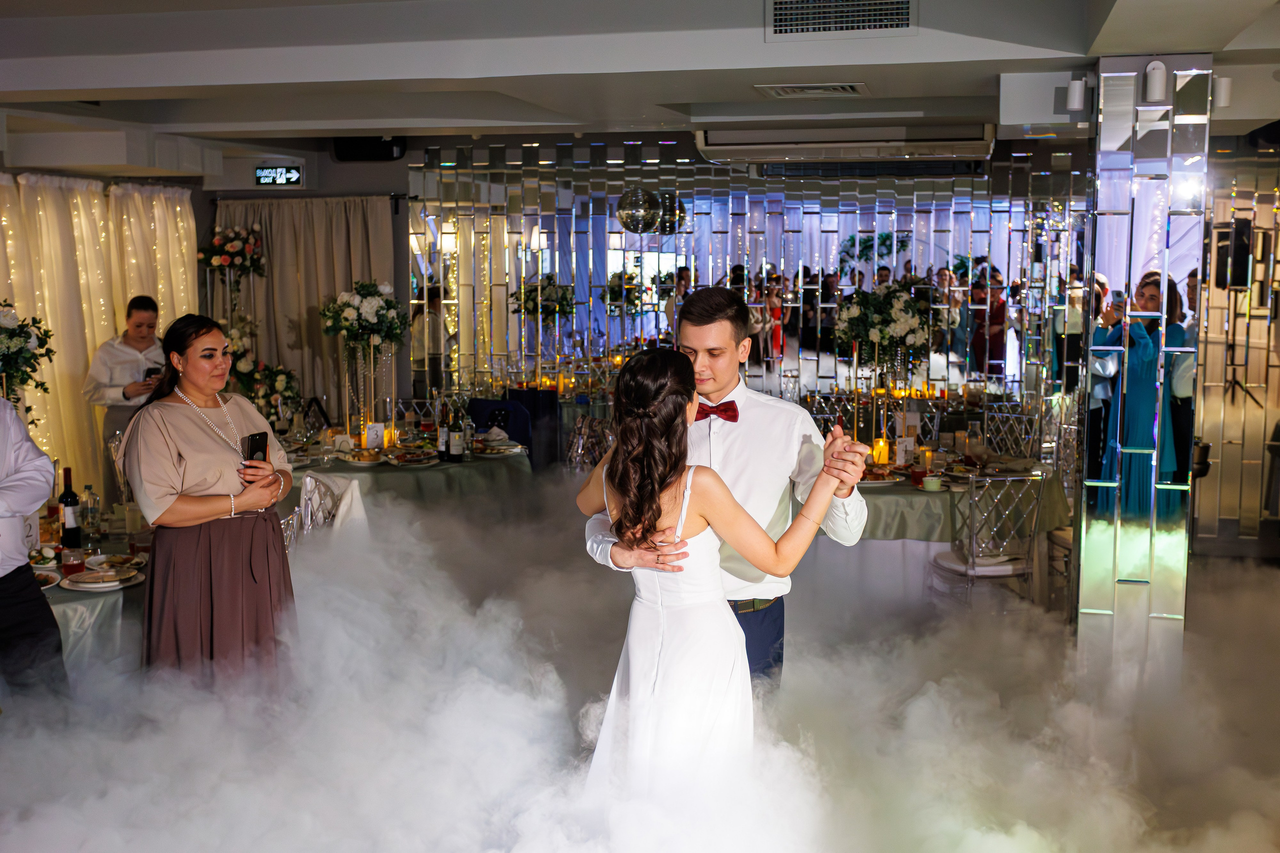 Свадебная фотосессия и сборы в гостинице Националь. Свадебный фотограф Москва и МО Сергей Киржаев