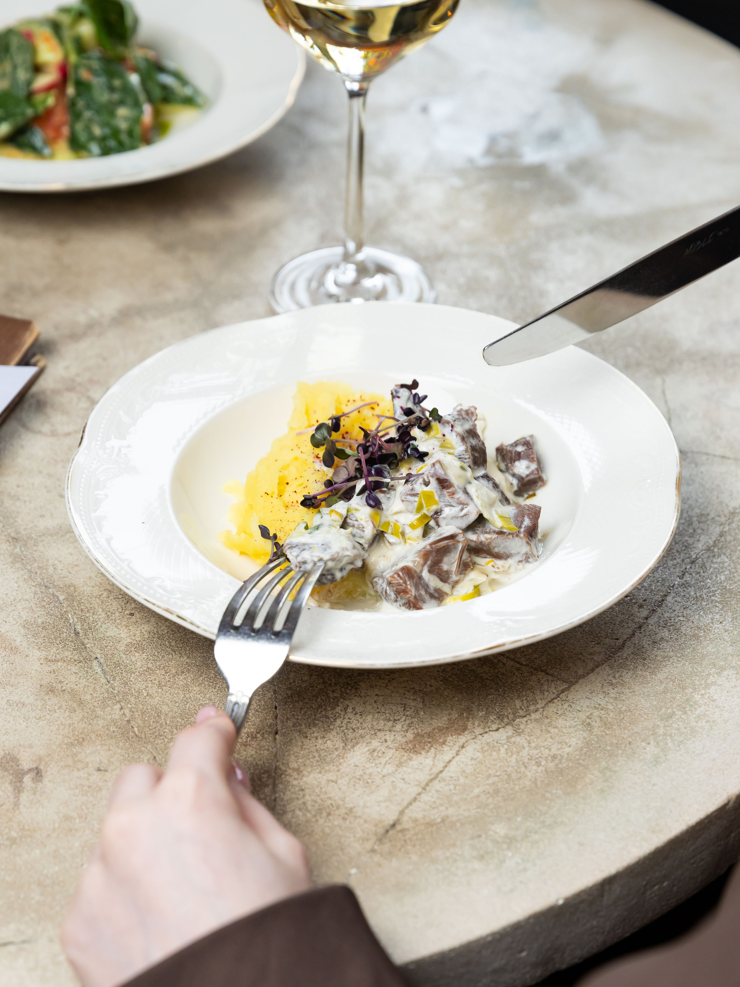 27.02.2026 Нино играет в домино. ФОТОГРАФ ВИНОГРАДОВА ДАРЬЯ